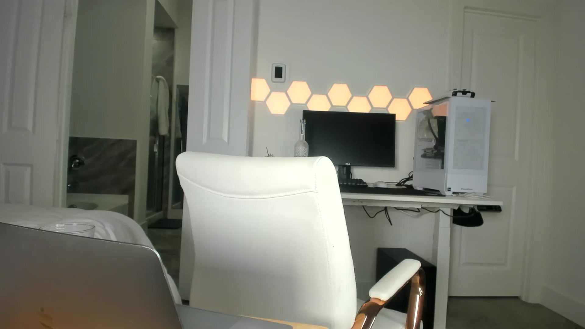 Gallery image thumbnail from skylerlo's myfreecams stream on, 07/21/2024, 07:25 image 13 of 20