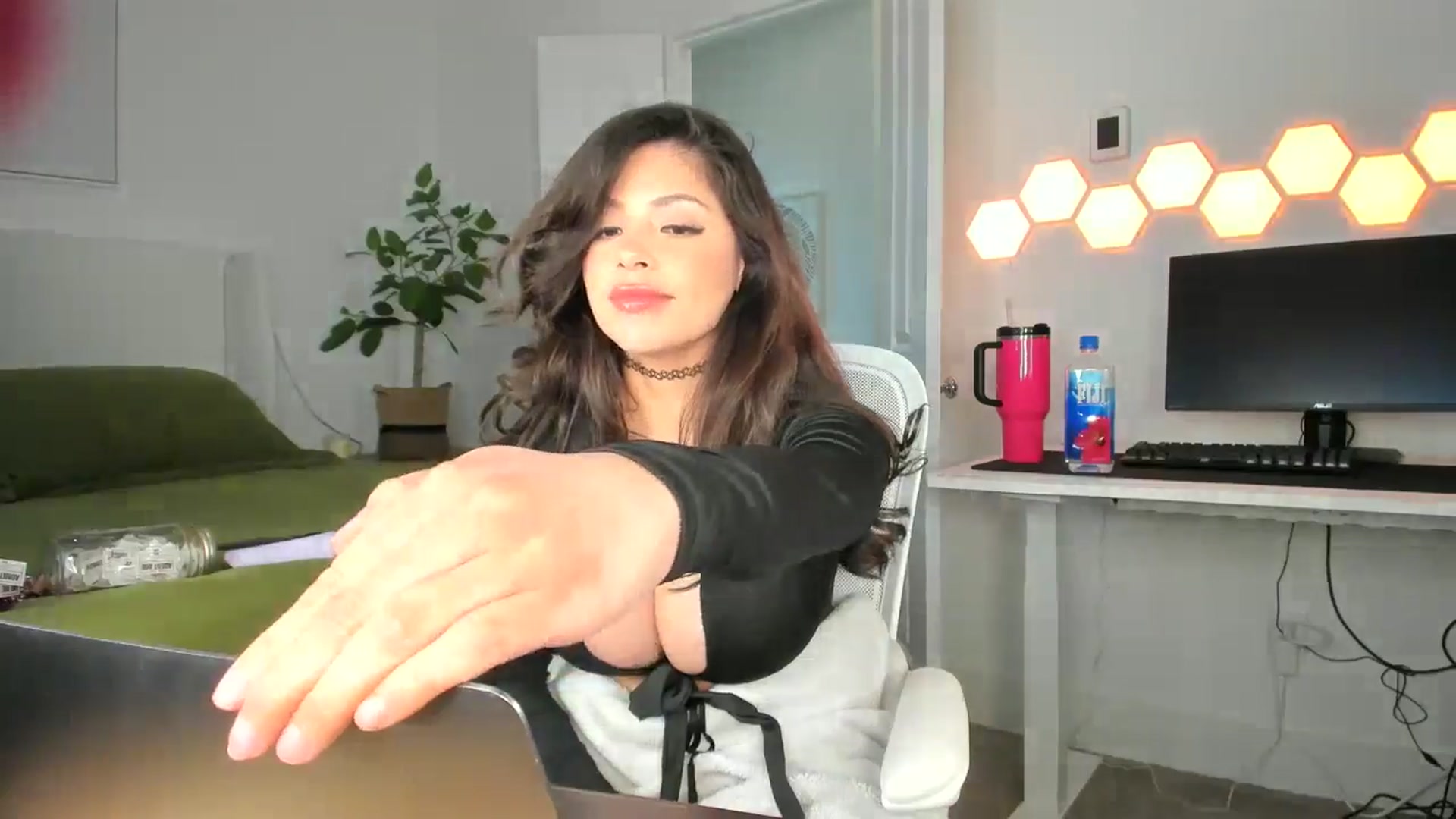 Gallery image thumbnail from skylerlo's myfreecams stream on, 09/12/2024, 24:57 image 8 of 20