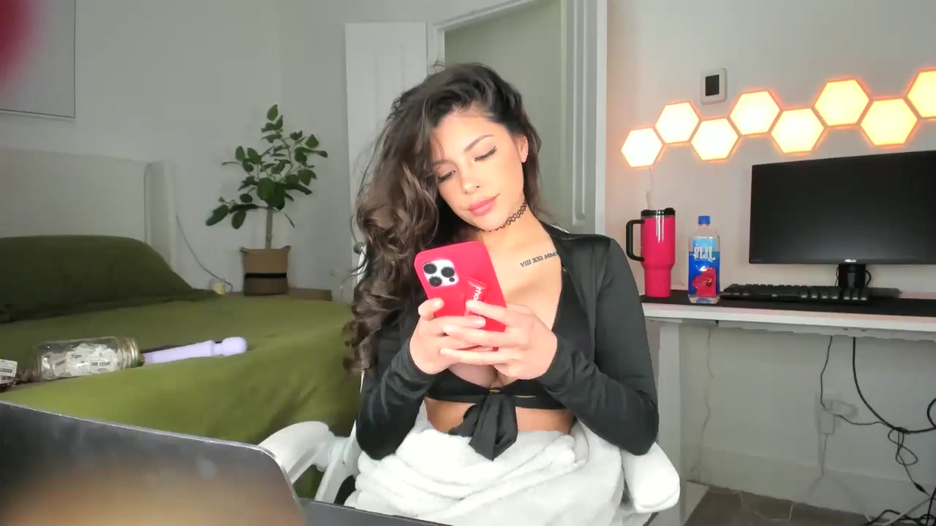 Gallery image thumbnail from skylerlo's myfreecams stream on, 09/12/2024, 24:57 image 17 of 20