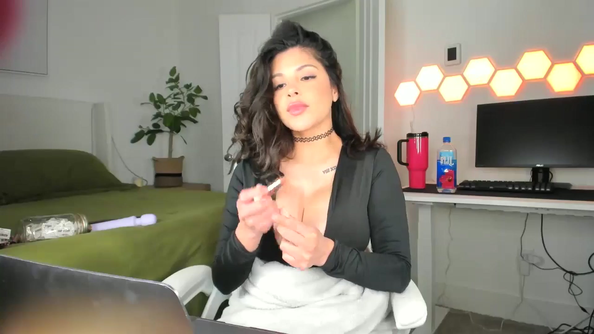 Gallery image thumbnail from skylerlo's myfreecams stream on, 09/12/2024, 24:57 image 16 of 20