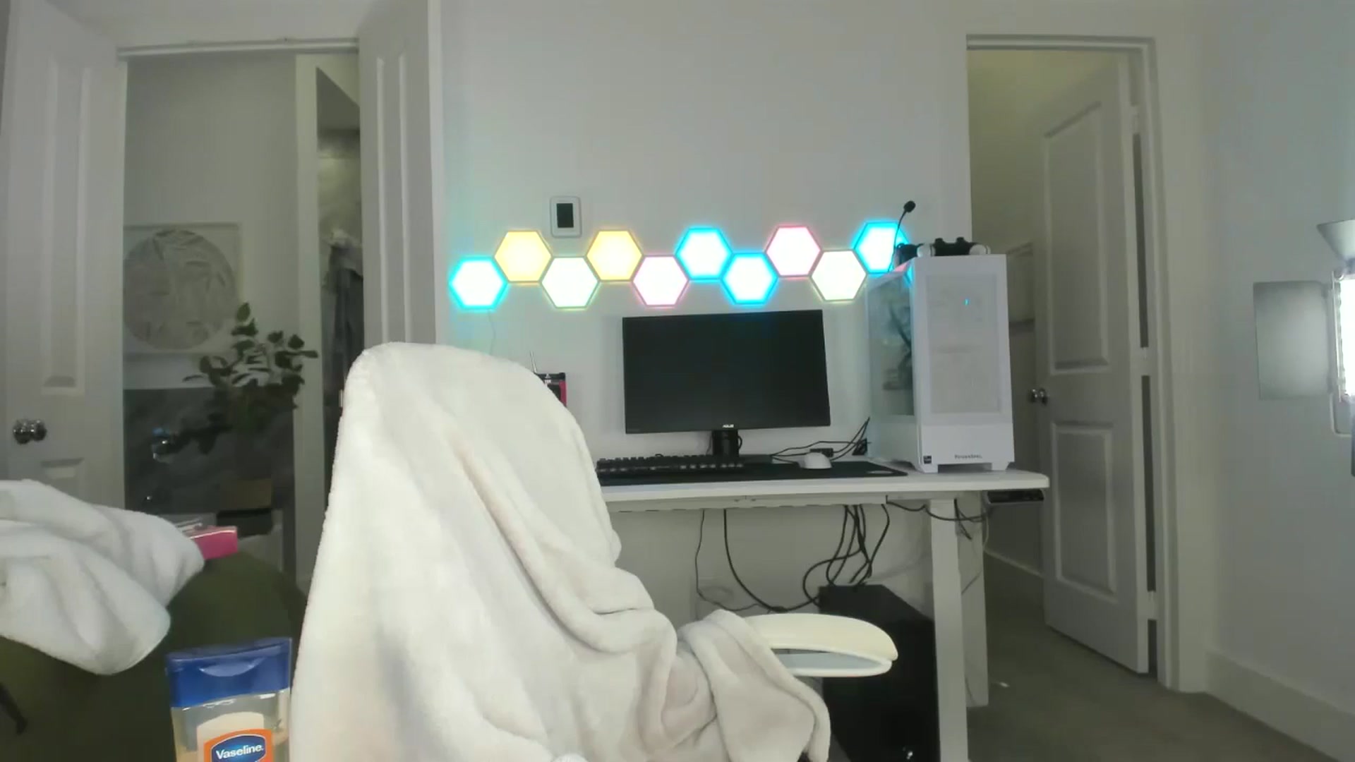 Gallery image thumbnail from skylerlo's myfreecams stream on, 09/13/2024, 24:58 image 13 of 20