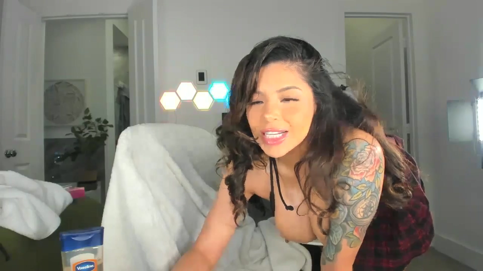 Gallery image thumbnail from skylerlo's myfreecams stream on, 09/13/2024, 24:58 image 14 of 20