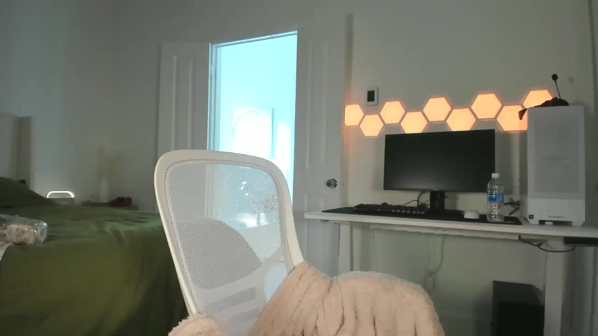 Gallery image thumbnail from skylerlo's myfreecams stream on, 09/24/2024, 24:53 image 7 of 20