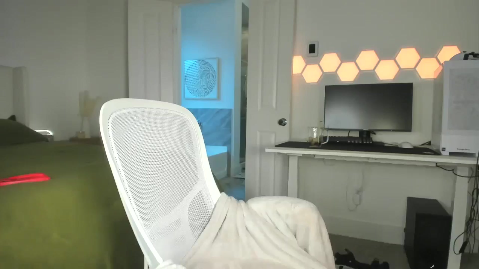 Gallery image thumbnail from skylerlo's myfreecams stream on, 10/08/2024, 23:28 image 17 of 20
