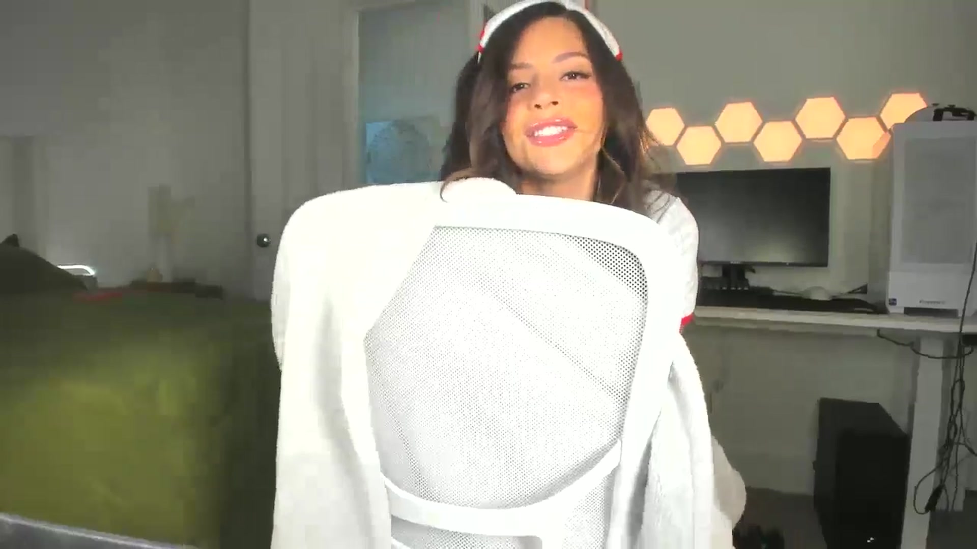 Gallery image thumbnail from skylerlo's myfreecams stream on, 10/09/2024, 24:00 image 9 of 20