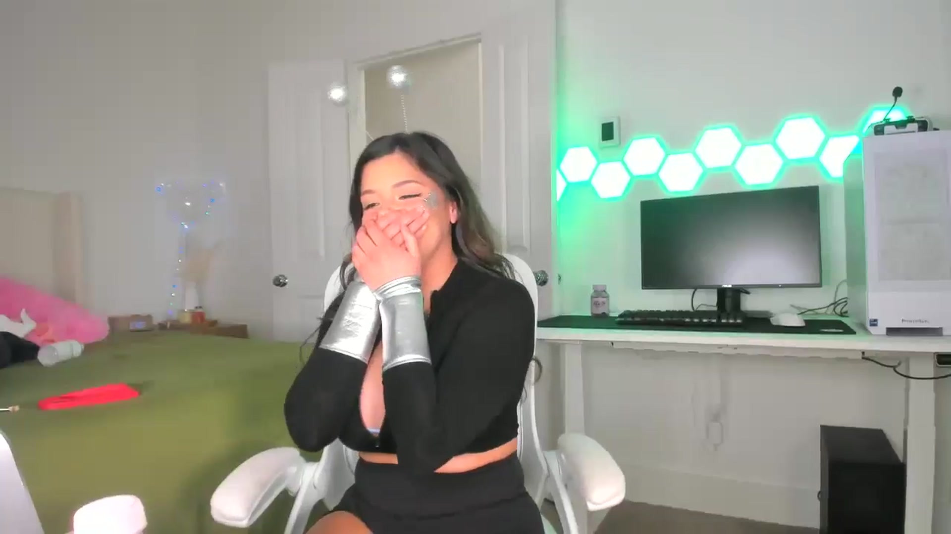 Gallery image thumbnail from skylerlo's myfreecams stream on, 10/16/2024, 24:47 image 13 of 20