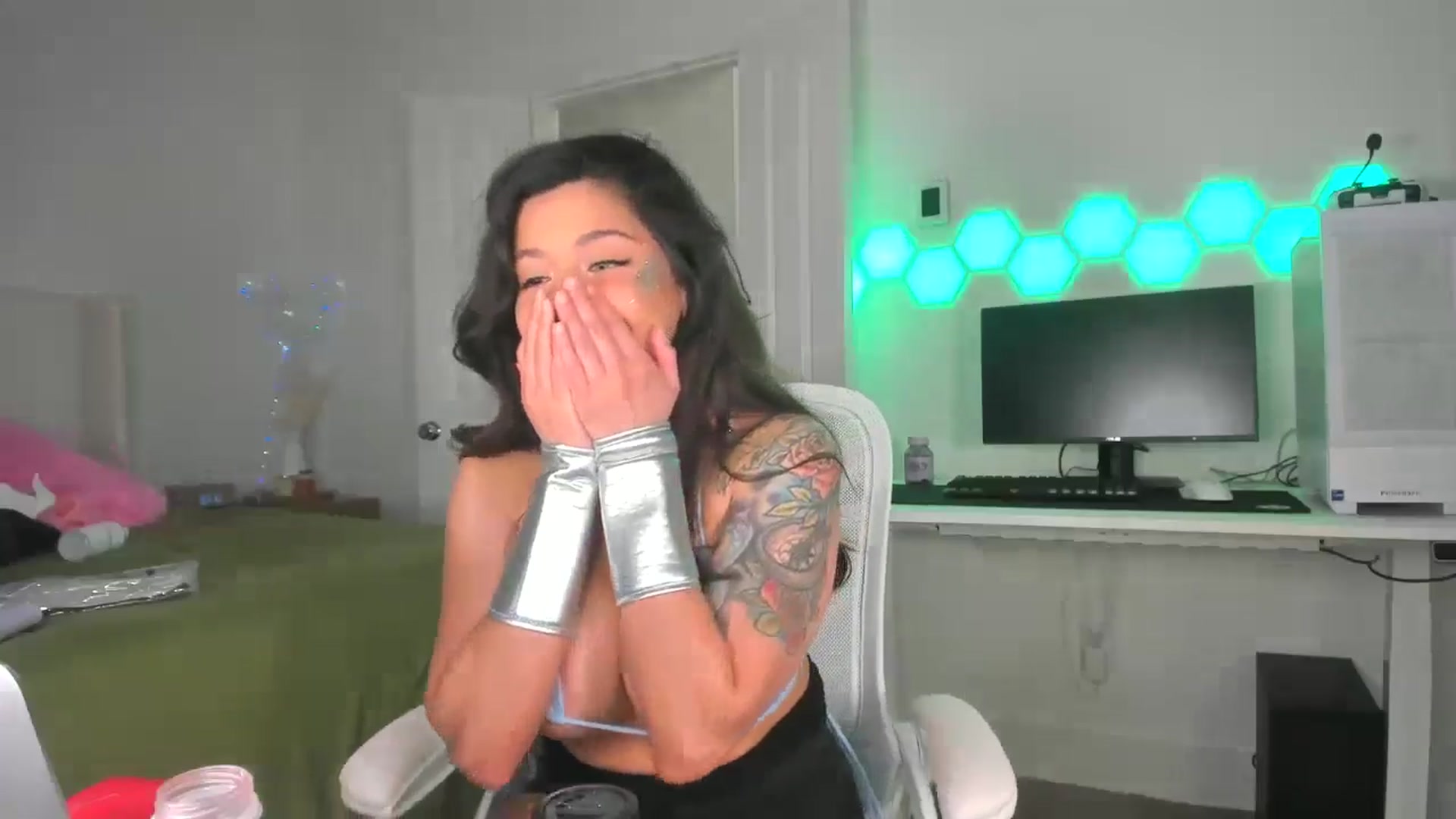Gallery image thumbnail from skylerlo's myfreecams stream on, 10/16/2024, 01:20 image 19 of 20