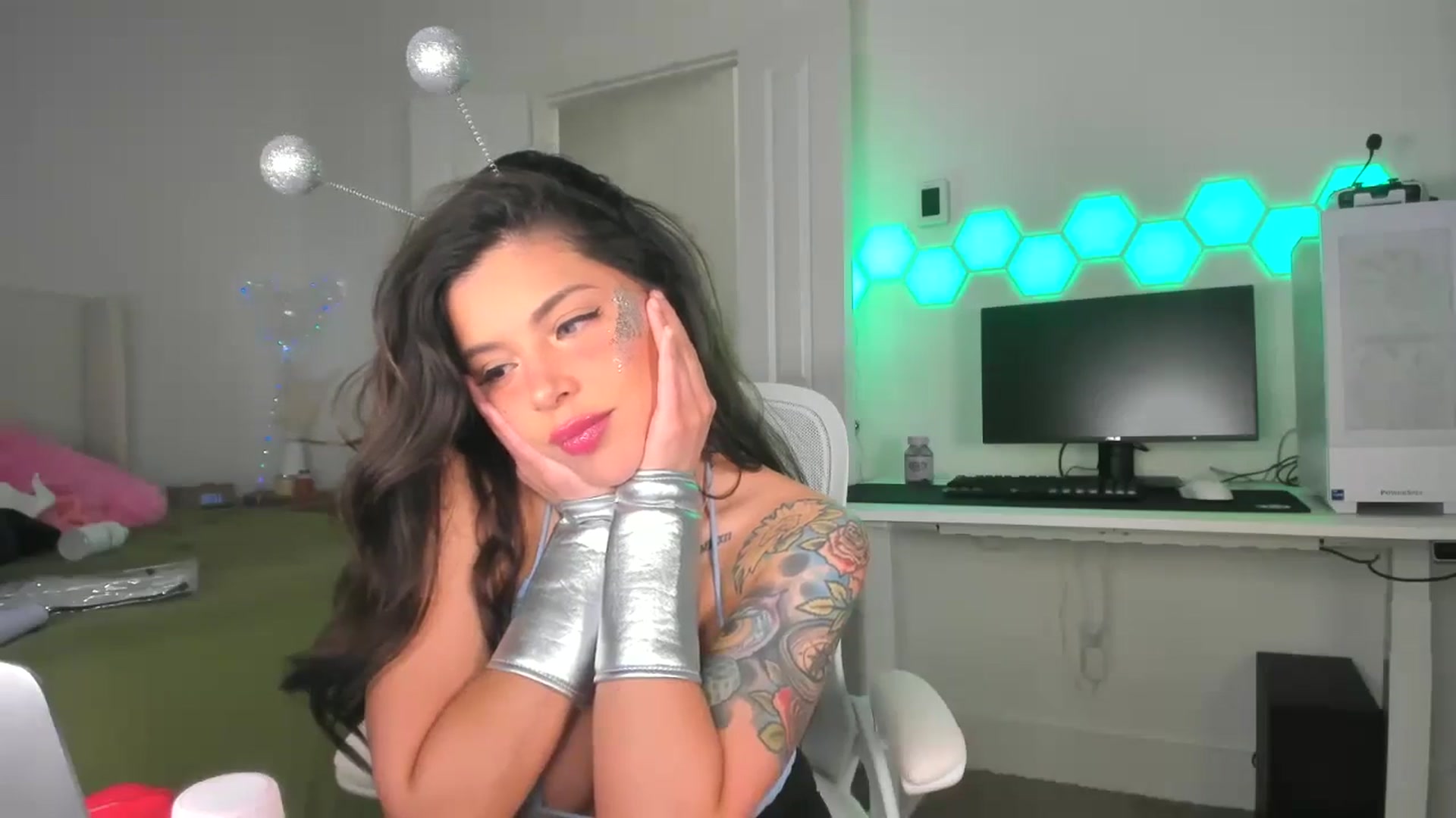 Gallery image thumbnail from skylerlo's myfreecams stream on, 10/16/2024, 01:20 image 11 of 20