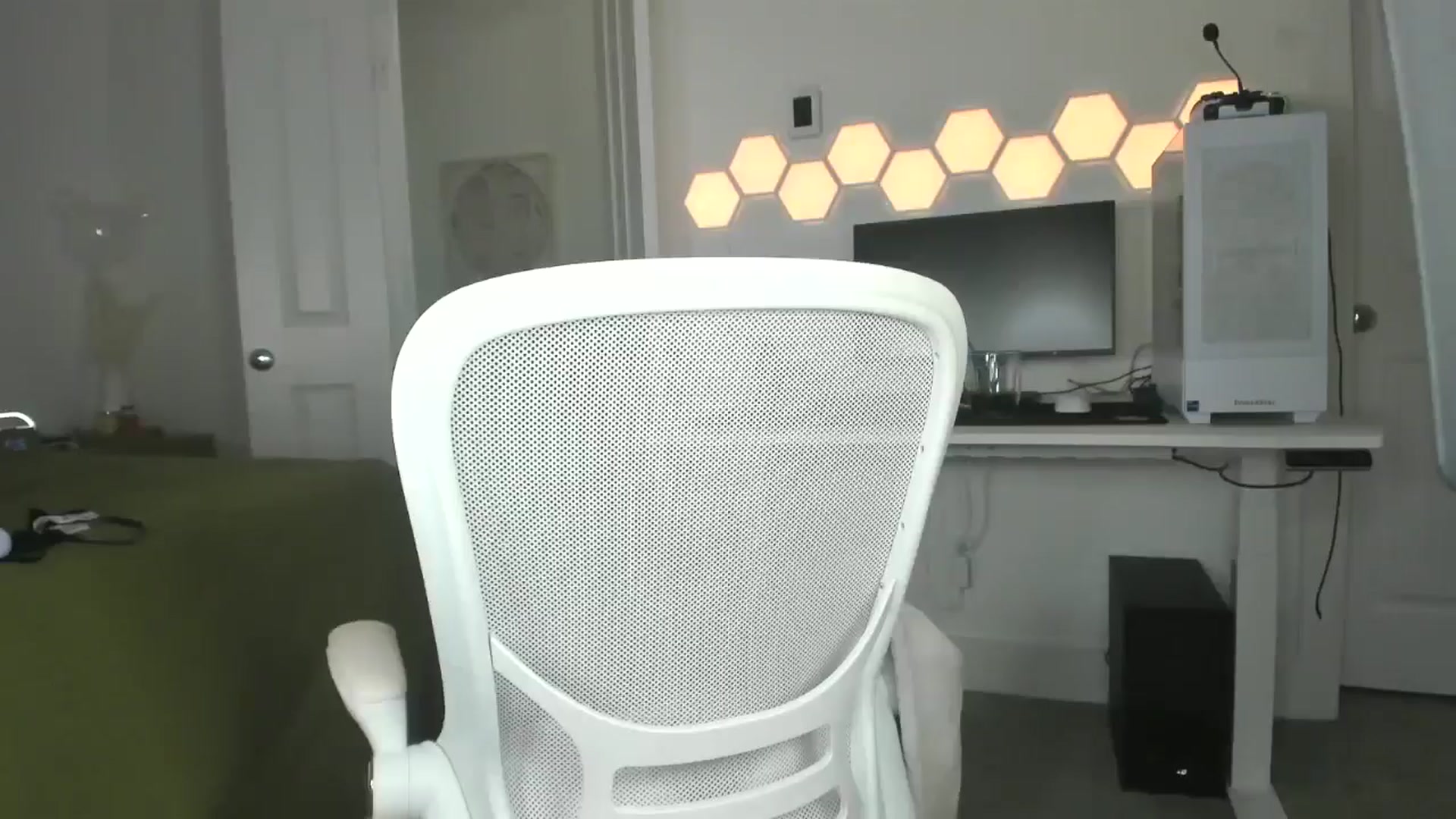 Gallery image thumbnail from skylerlo's myfreecams stream on, 10/20/2024, 03:33 image 18 of 20