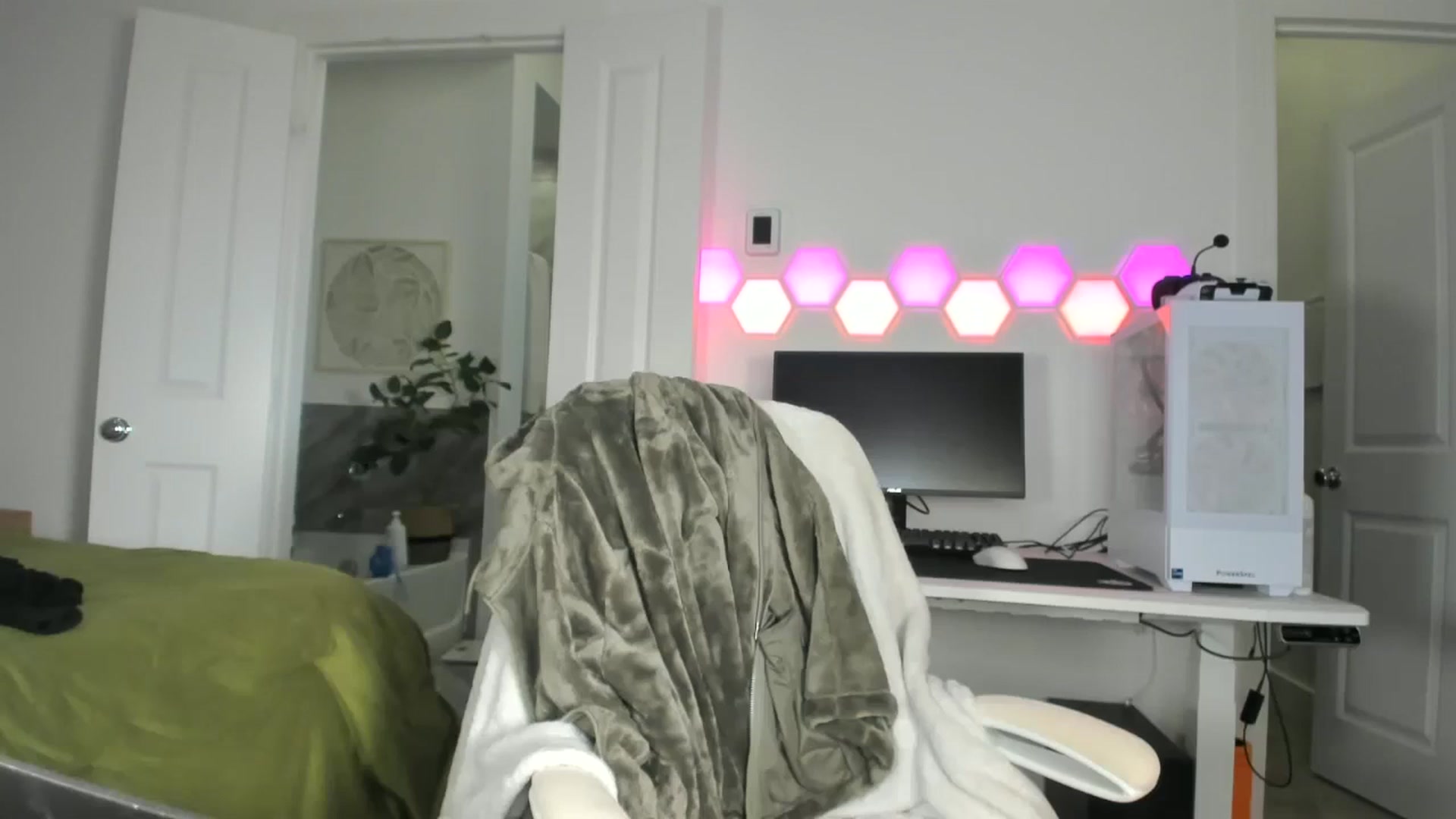 Gallery image thumbnail from skylerlo's myfreecams stream on, 11/09/2024, 07:48 image 19 of 20
