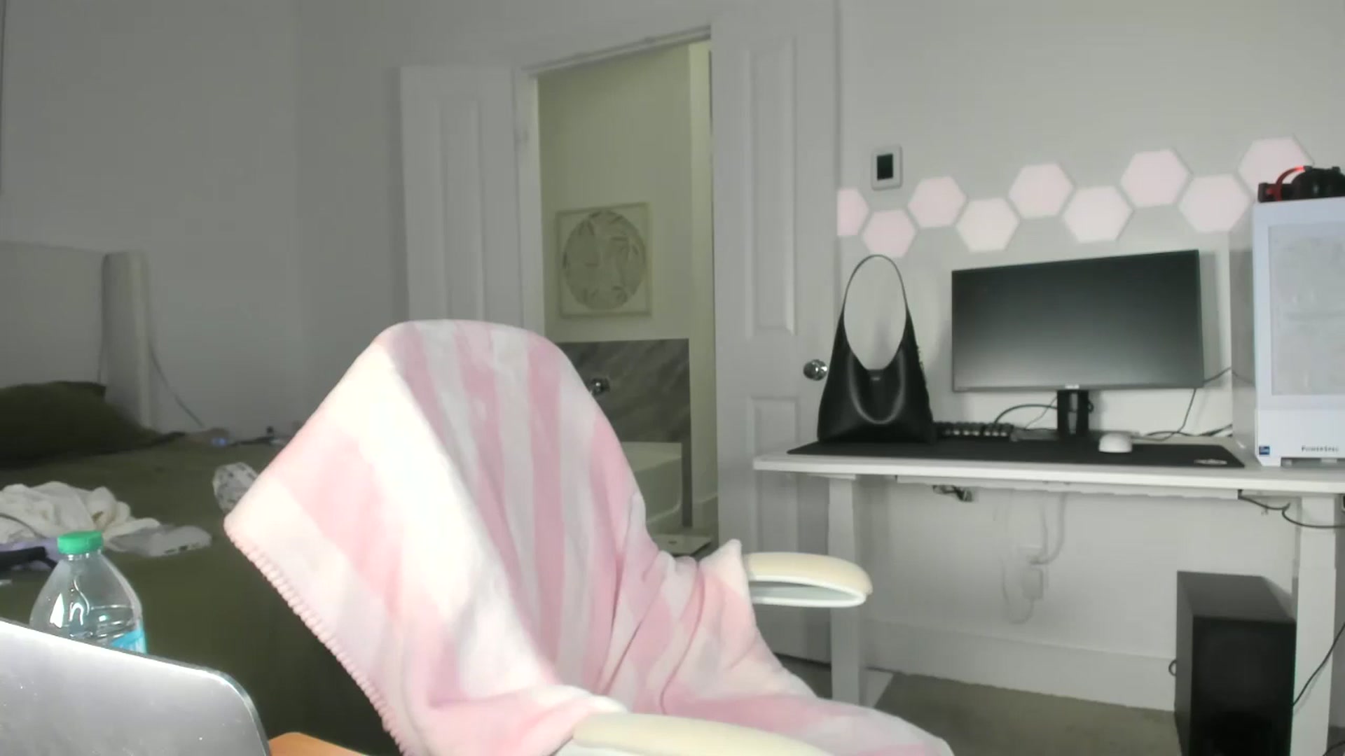 Gallery image thumbnail from skylerlo's myfreecams stream on, 12/03/2024, 02:09 image 11 of 20