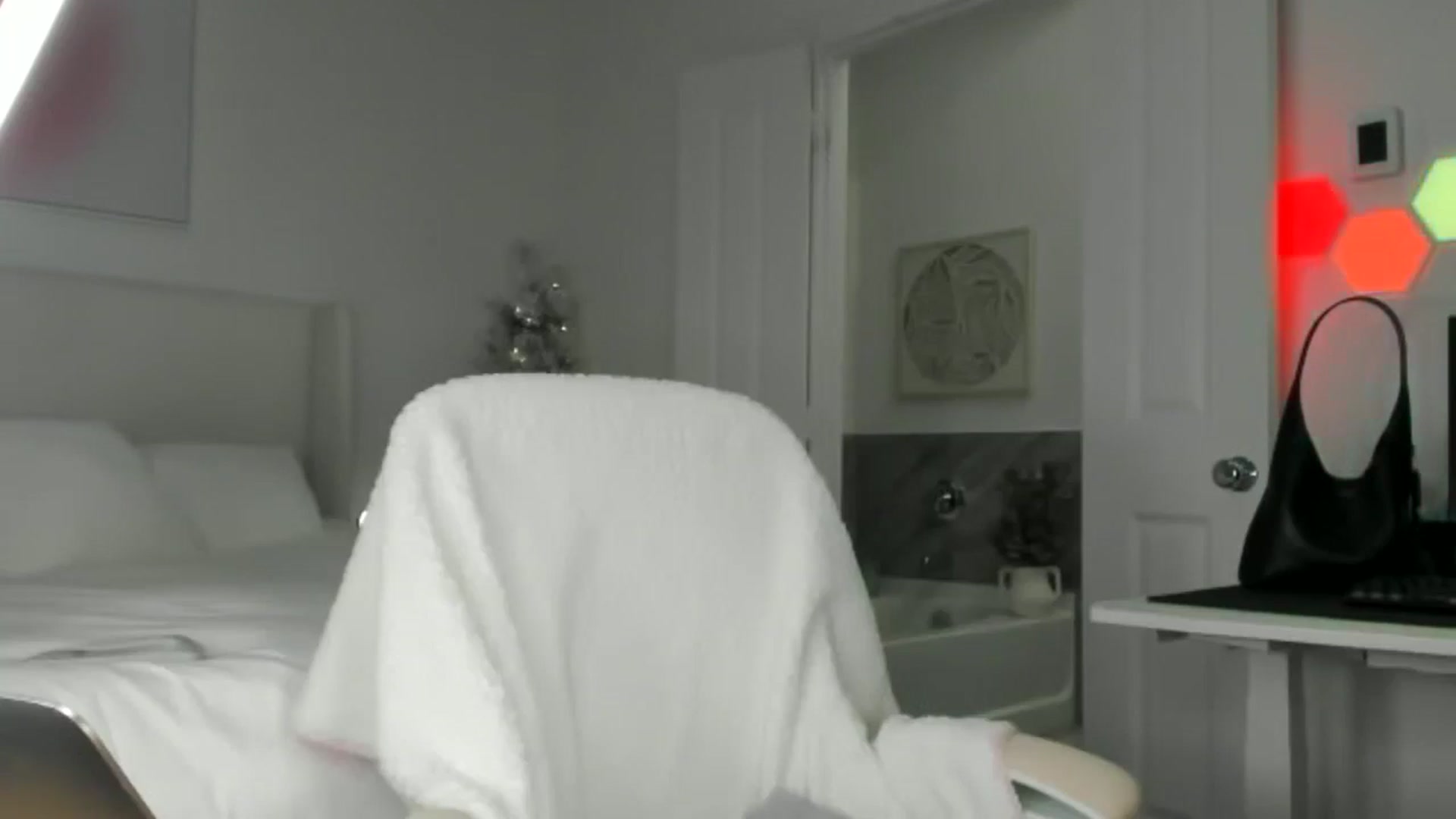Gallery image thumbnail from skylerlo's myfreecams stream on, 12/23/2024, 06:55 image 12 of 20