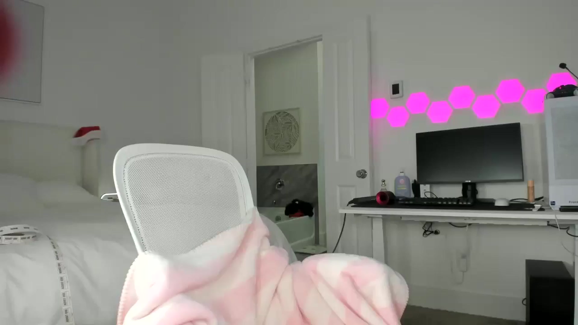 Gallery image thumbnail from skylerlo's myfreecams stream on, 12/31/2024, 07:24 image 7 of 20