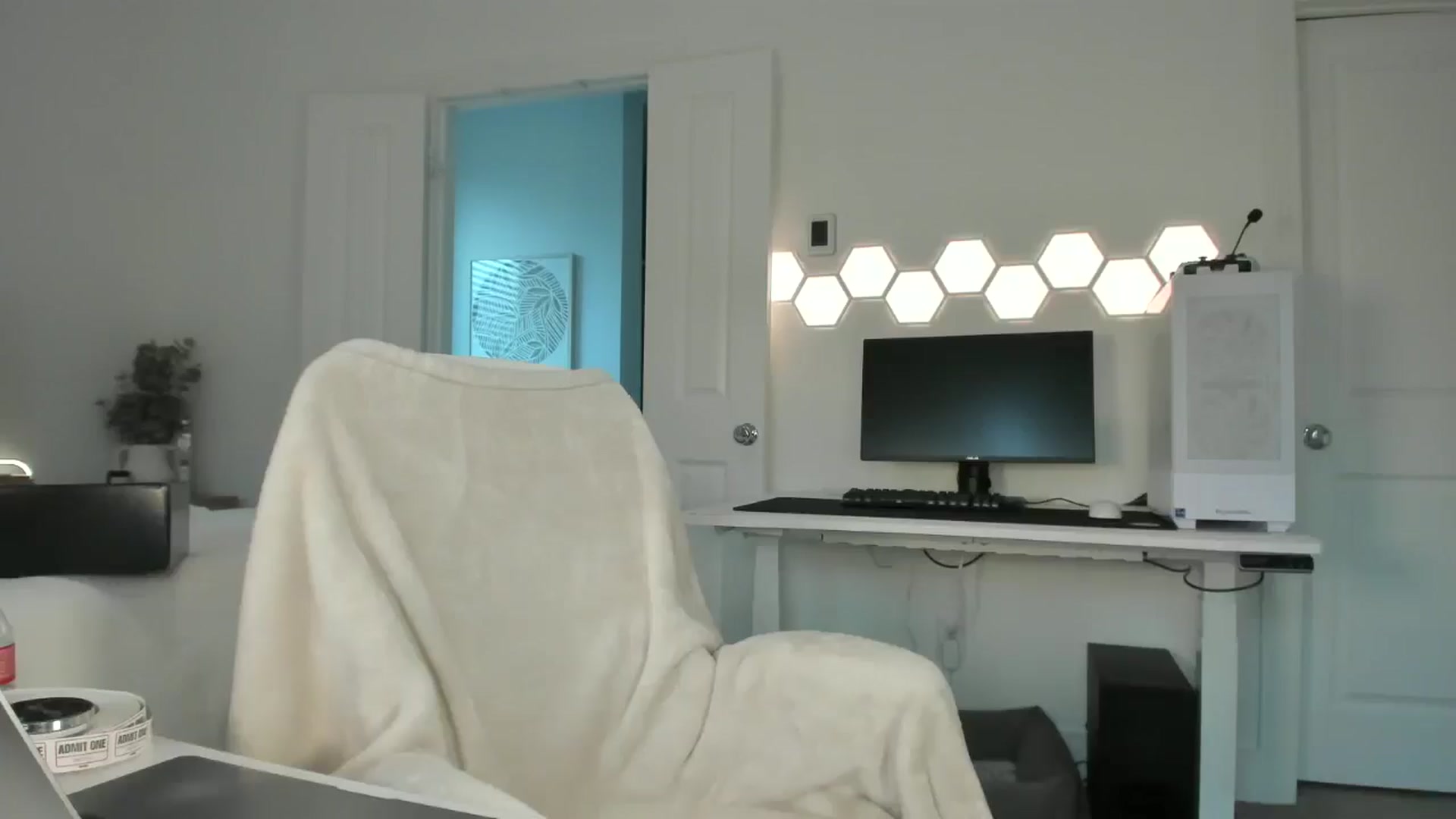 Gallery image thumbnail from skylerlo's myfreecams stream on, 01/31/2025, 24:02 image 3 of 20