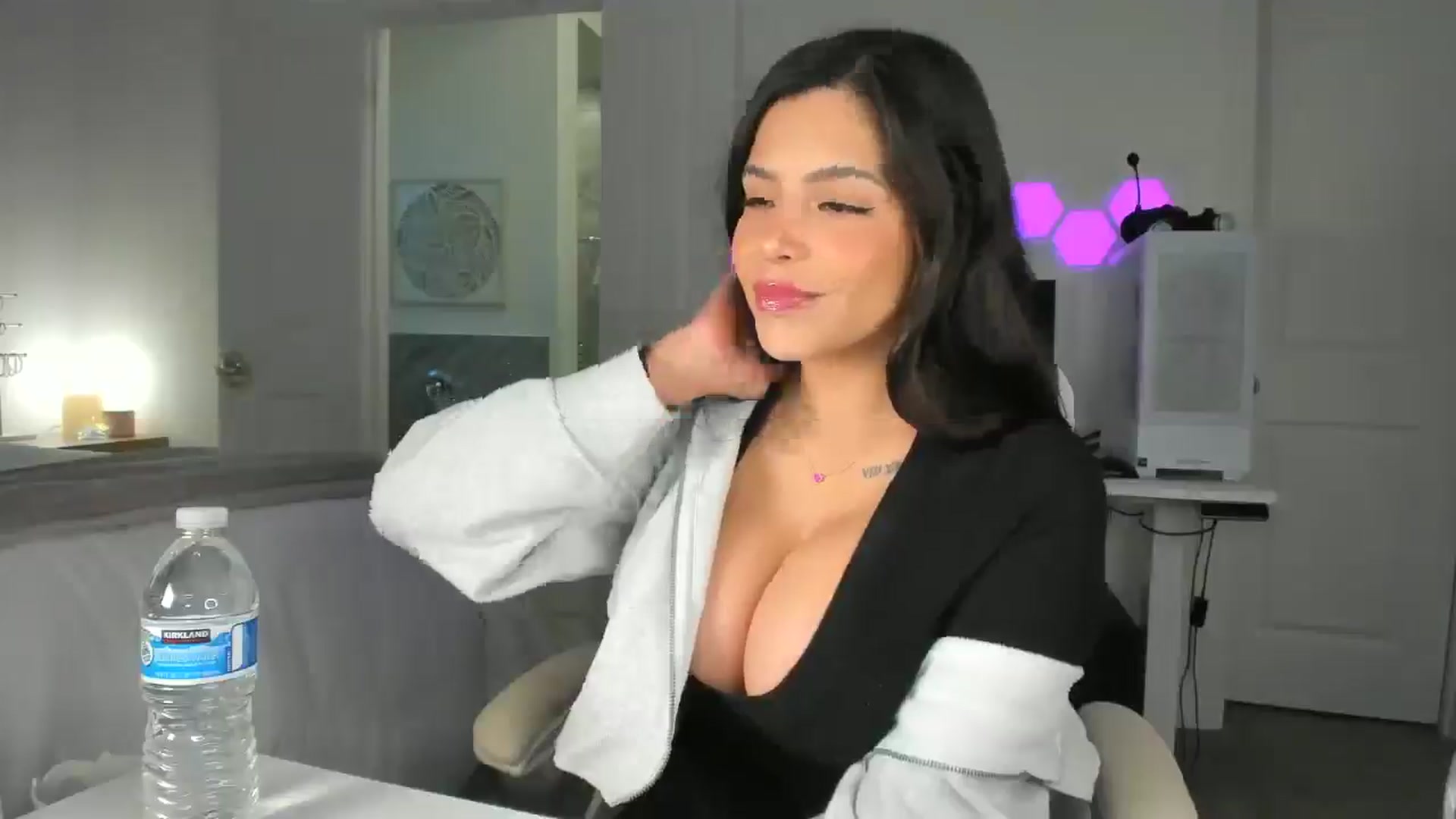 Gallery image thumbnail from skylerlo's myfreecams stream on, 02/11/2025, 01:07 image 3 of 20