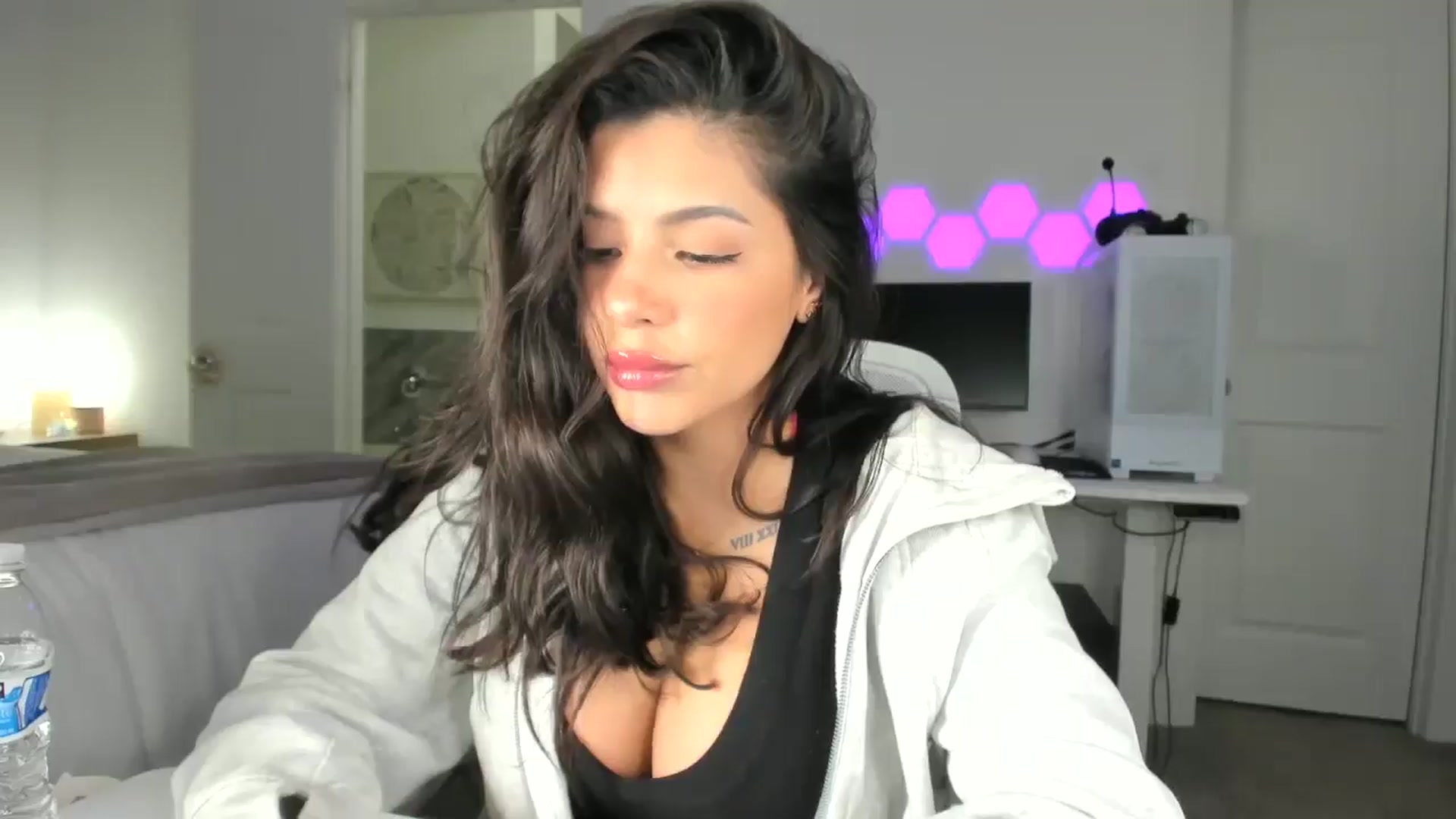 Gallery image thumbnail from skylerlo's myfreecams stream on, 02/11/2025, 01:07 image 14 of 20