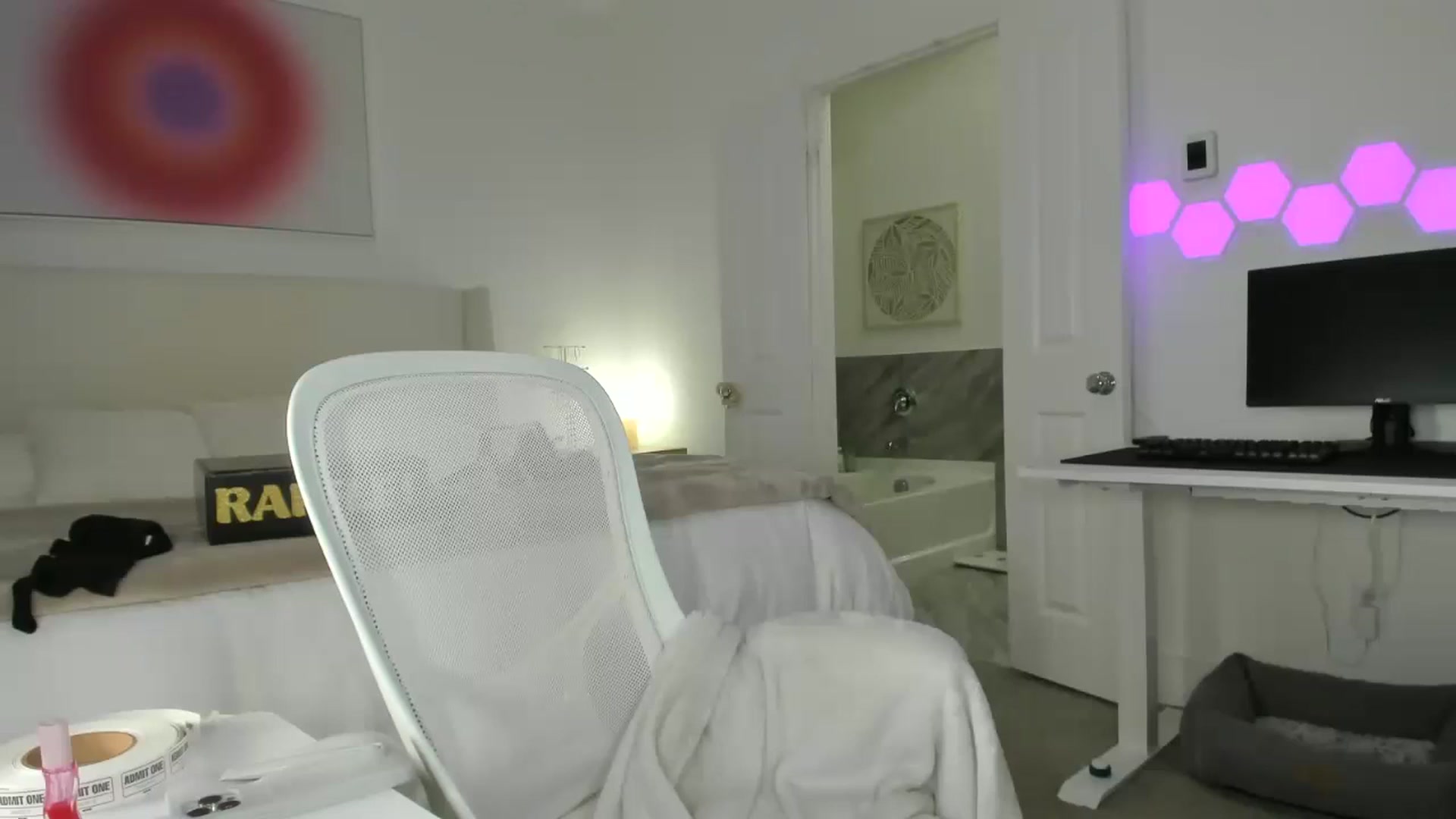 Gallery image thumbnail from skylerlo's myfreecams stream on, 02/15/2025, 05:41 image 19 of 20