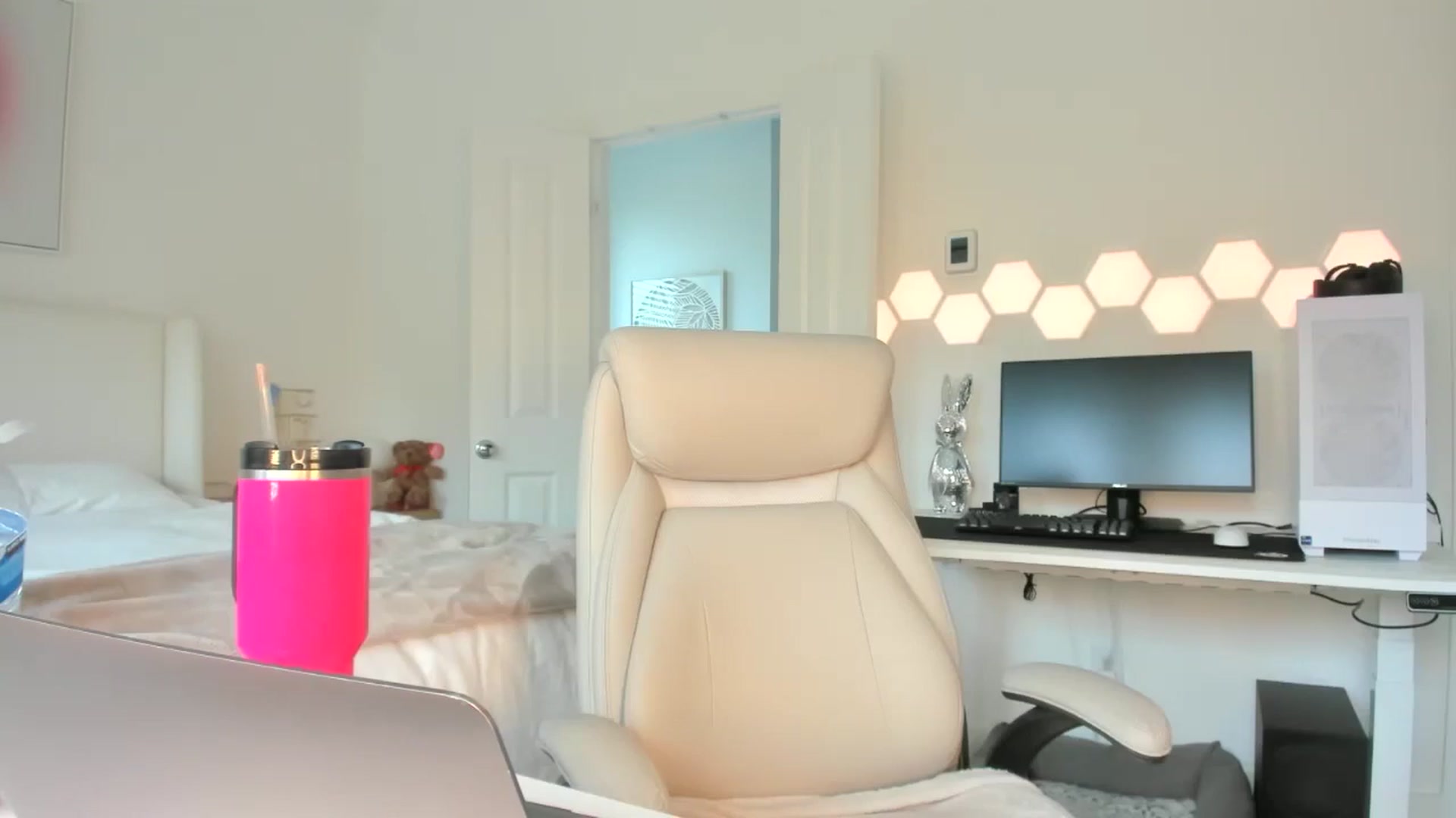 Gallery image thumbnail from skylerlo's myfreecams stream on, 04/16/2025, 20:47 image 9 of 20