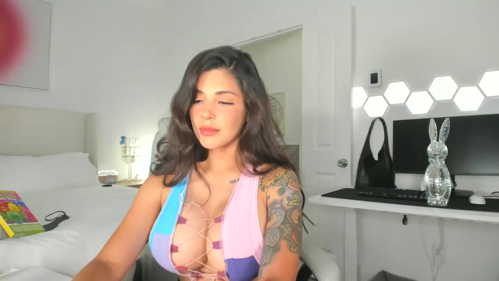 Gallery image thumbnail from skylerlo's myfreecams stream on, 04/19/2025, 02:25 image 4 of 20