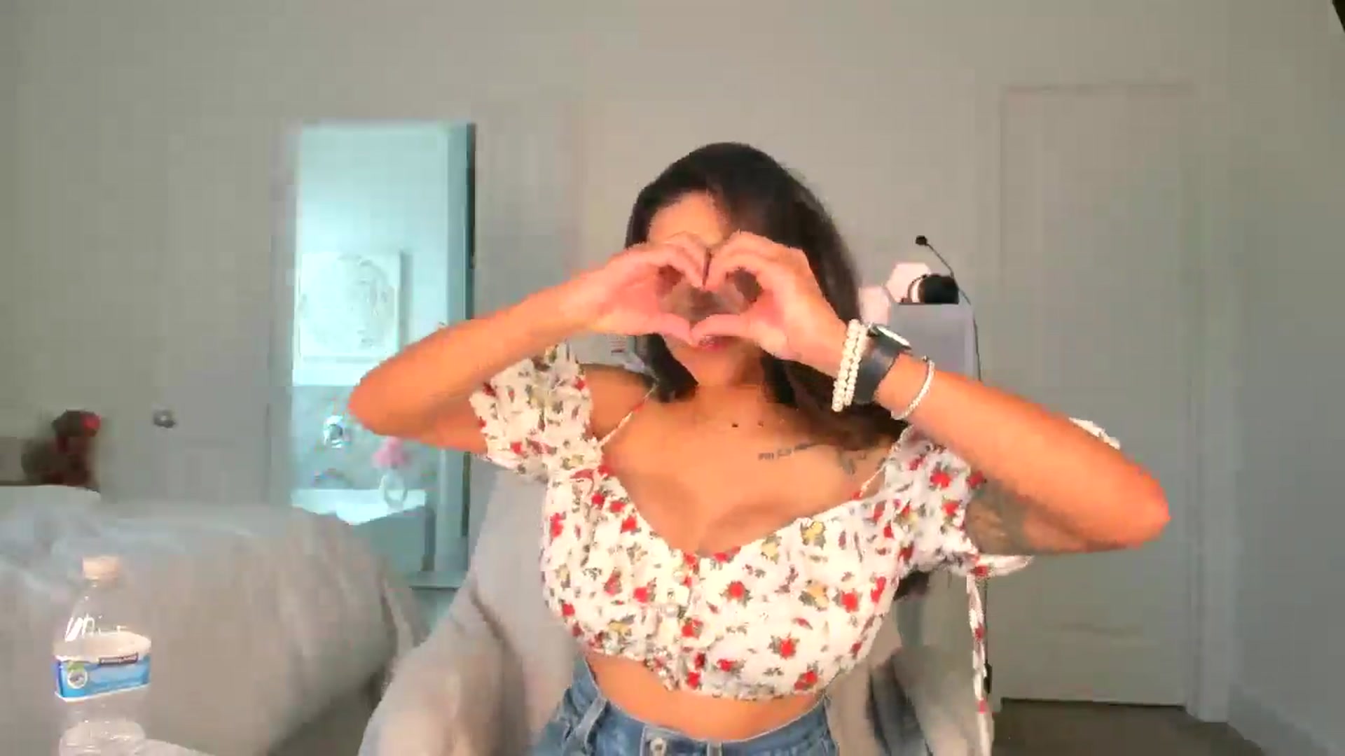 Gallery image thumbnail from skylerlo's myfreecams stream on, 05/08/2025, 21:53 image 7 of 20