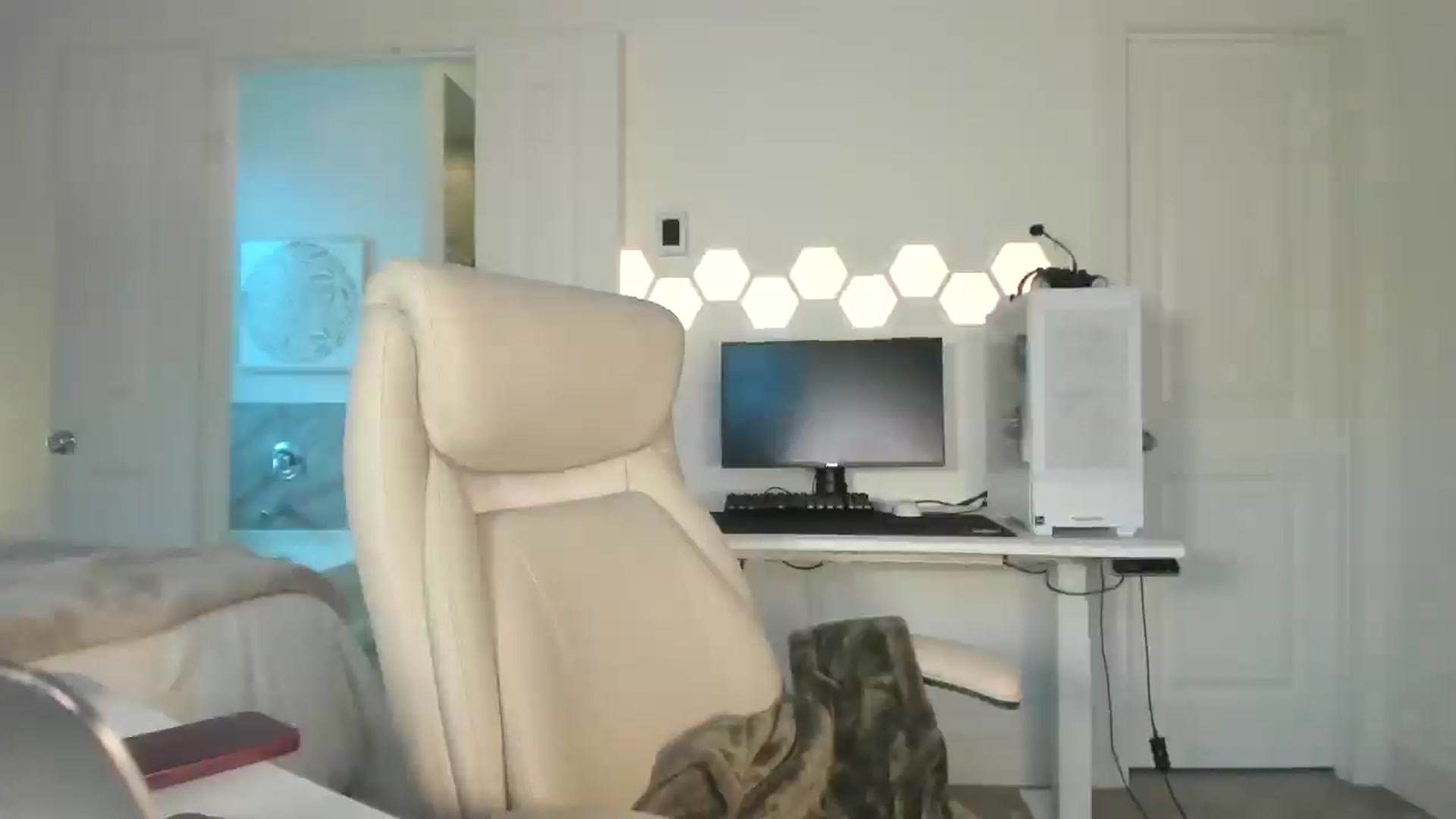 Gallery image thumbnail from skylerlo's myfreecams stream on, 05/28/2025, 02:04 image 2 of 20