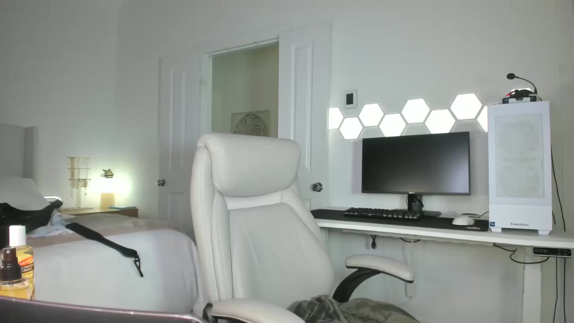 Gallery image thumbnail from skylerlo's myfreecams stream on, 06/20/2025, 05:47 image 14 of 20