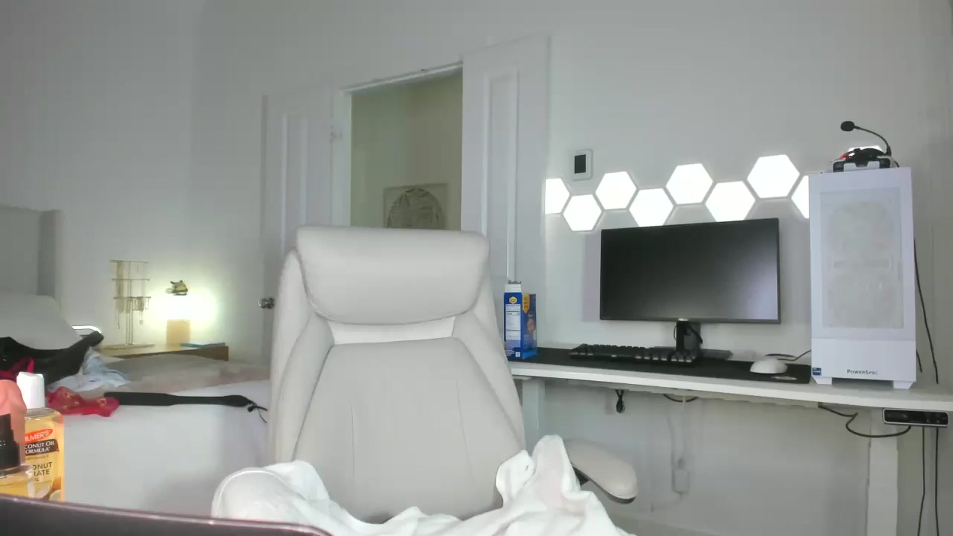 Gallery image thumbnail from skylerlo's myfreecams stream on, 06/20/2025, 05:47 image 18 of 20