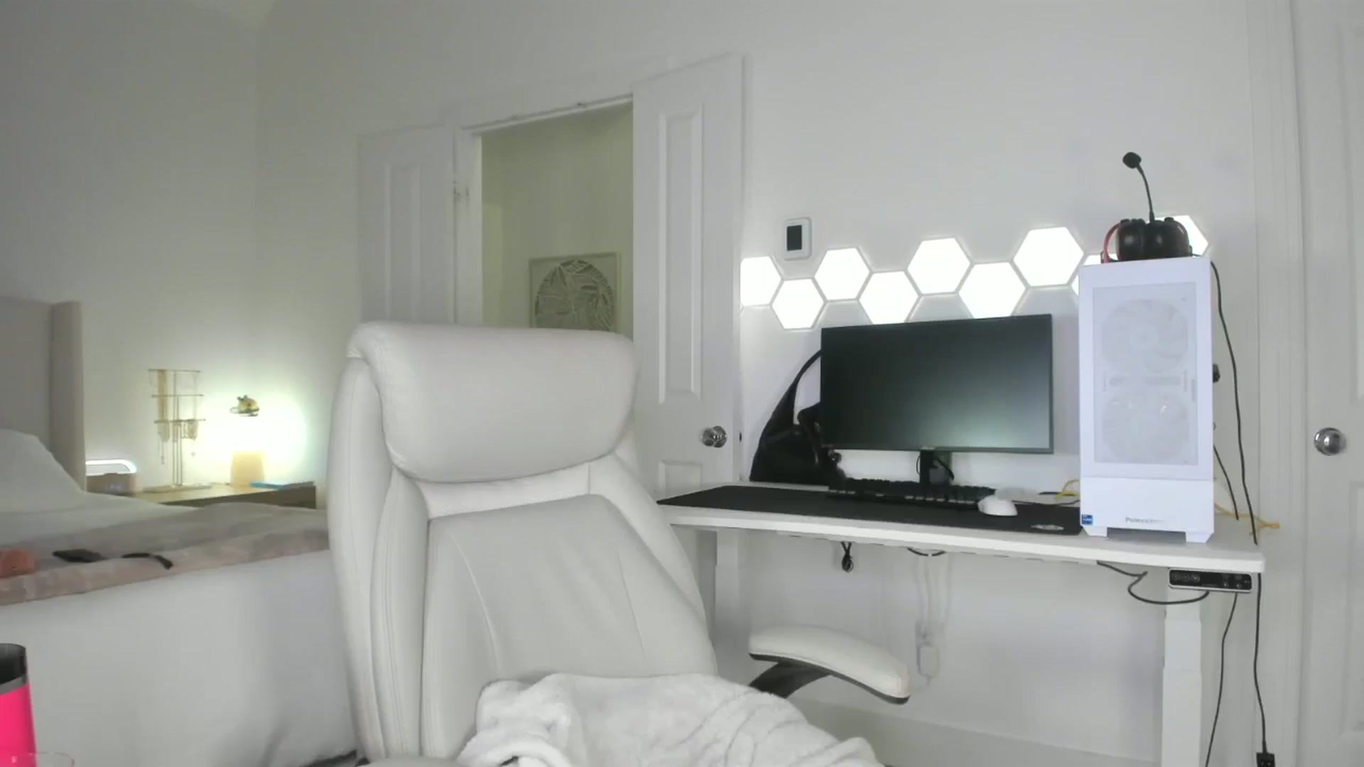 Gallery image thumbnail from skylerlo's myfreecams stream on, 06/22/2025, 07:01 image 10 of 20