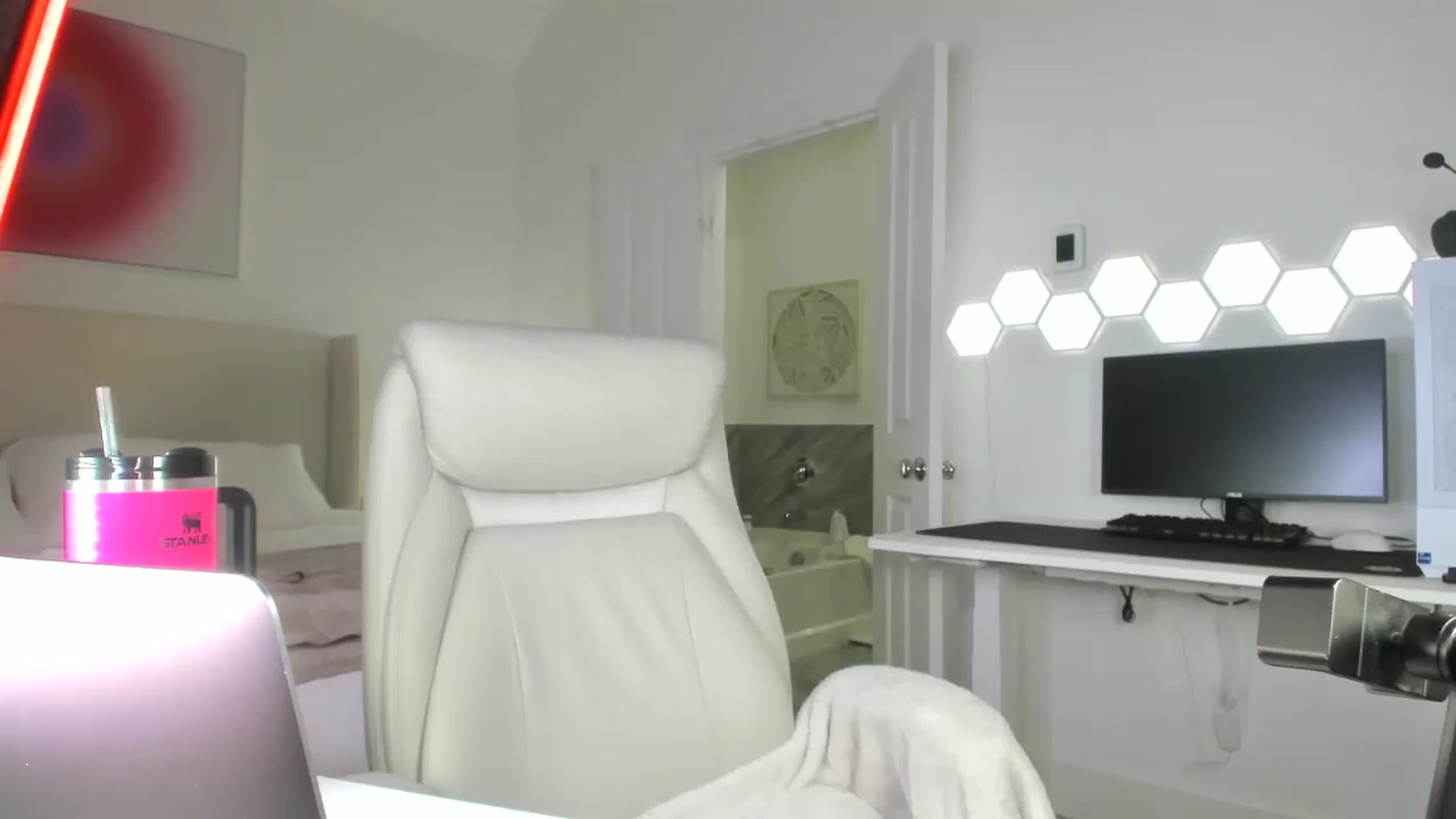 Gallery image thumbnail from skylerlo's myfreecams stream on, 07/09/2025, 04:15 image 16 of 20