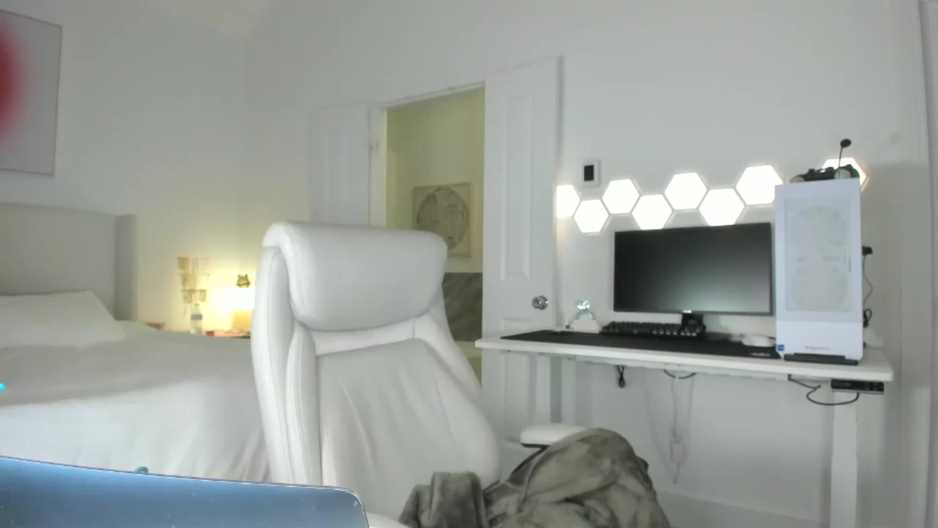 Gallery image thumbnail from skylerlo's myfreecams stream on, 08/09/2025, 04:25 image 18 of 20