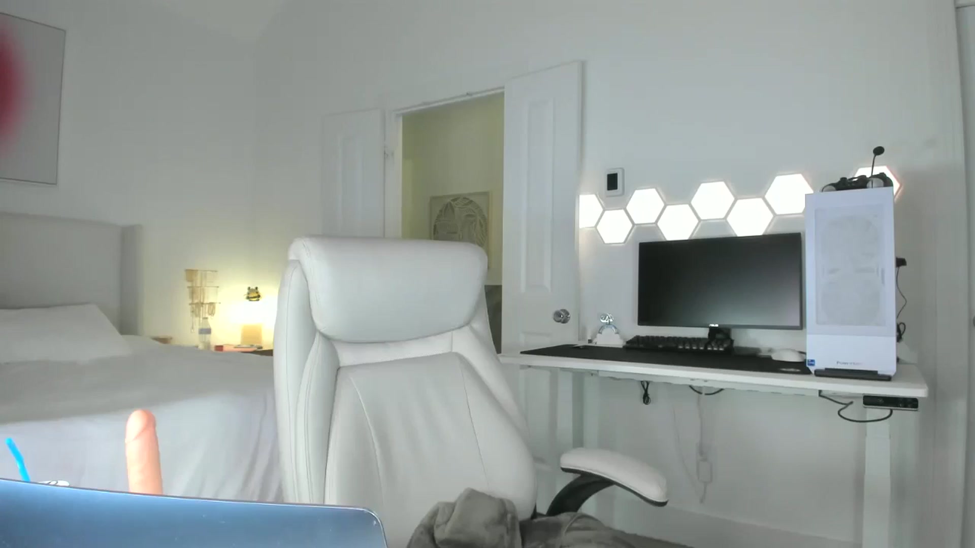 Gallery image thumbnail from skylerlo's myfreecams stream on, 08/09/2025, 06:44 image 10 of 20