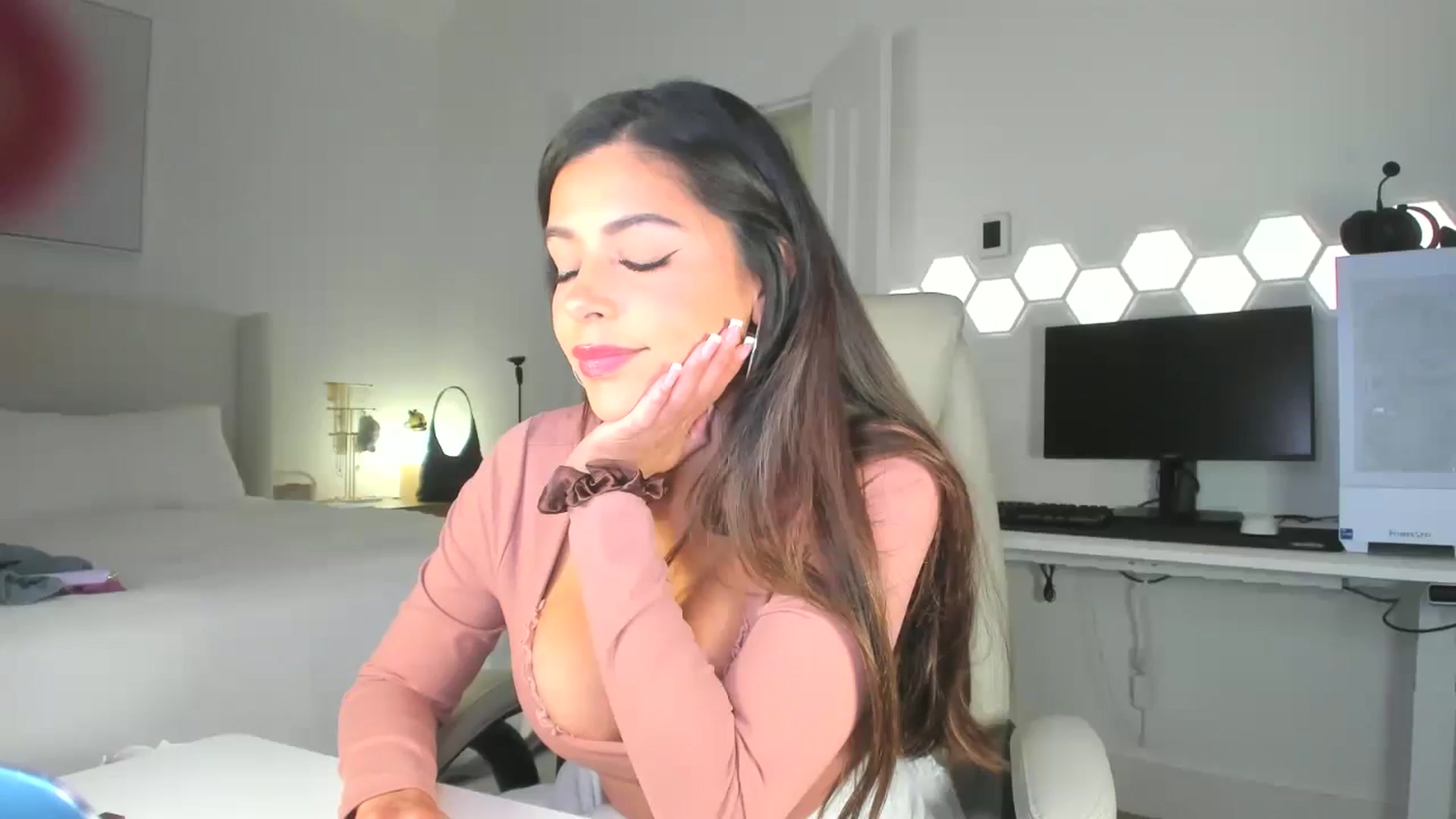 Gallery image thumbnail from skylerlo's myfreecams stream on, 08/16/2025, 07:53 image 3 of 20