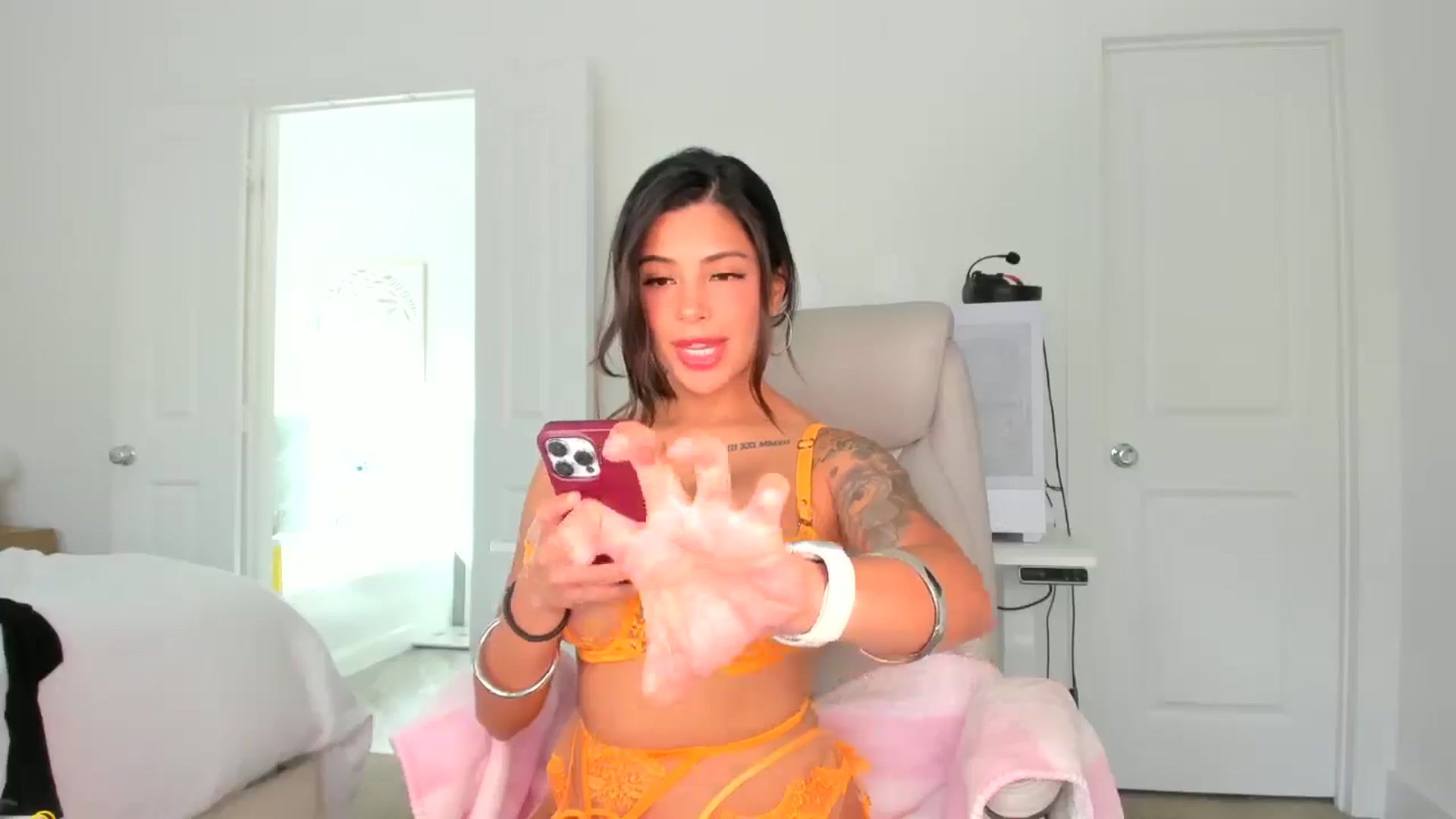 Gallery image thumbnail from skylerlo's myfreecams stream on, 09/24/2025, 22:12 image 17 of 20