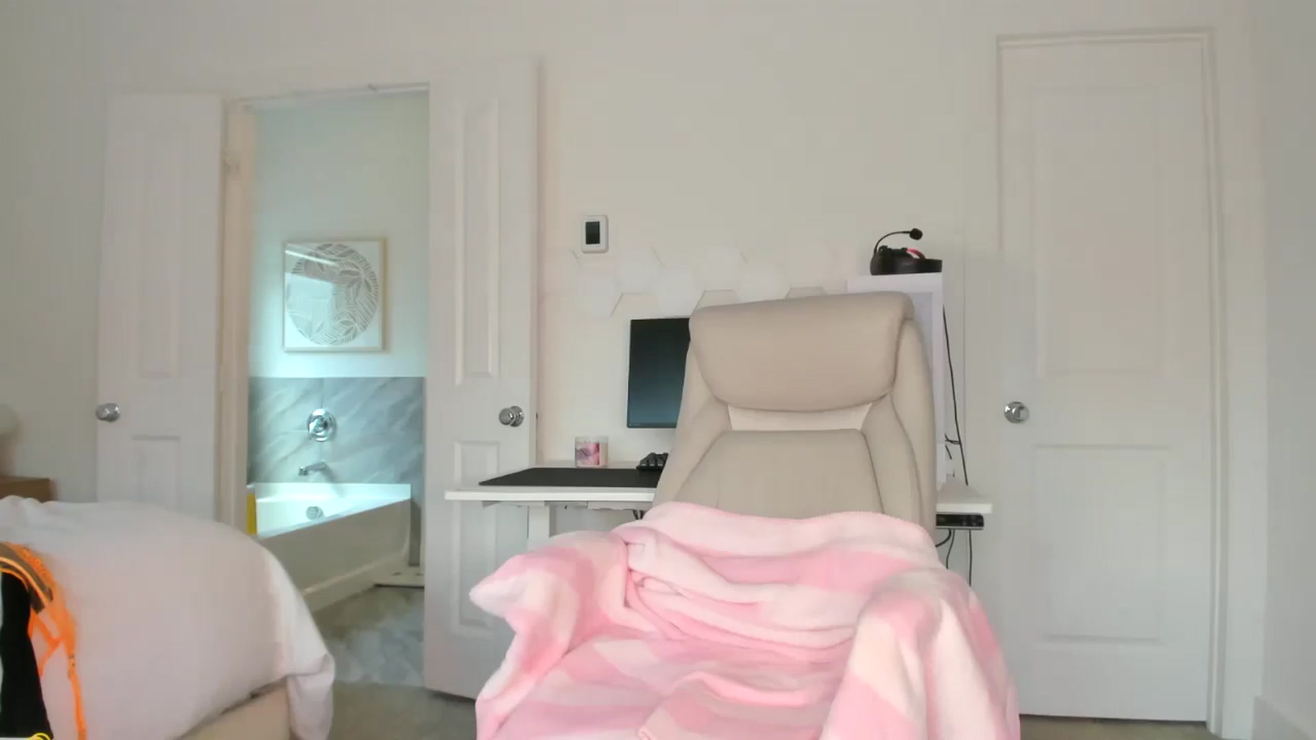Gallery image thumbnail from skylerlo's myfreecams stream on, 09/24/2025, 22:12 image 6 of 20
