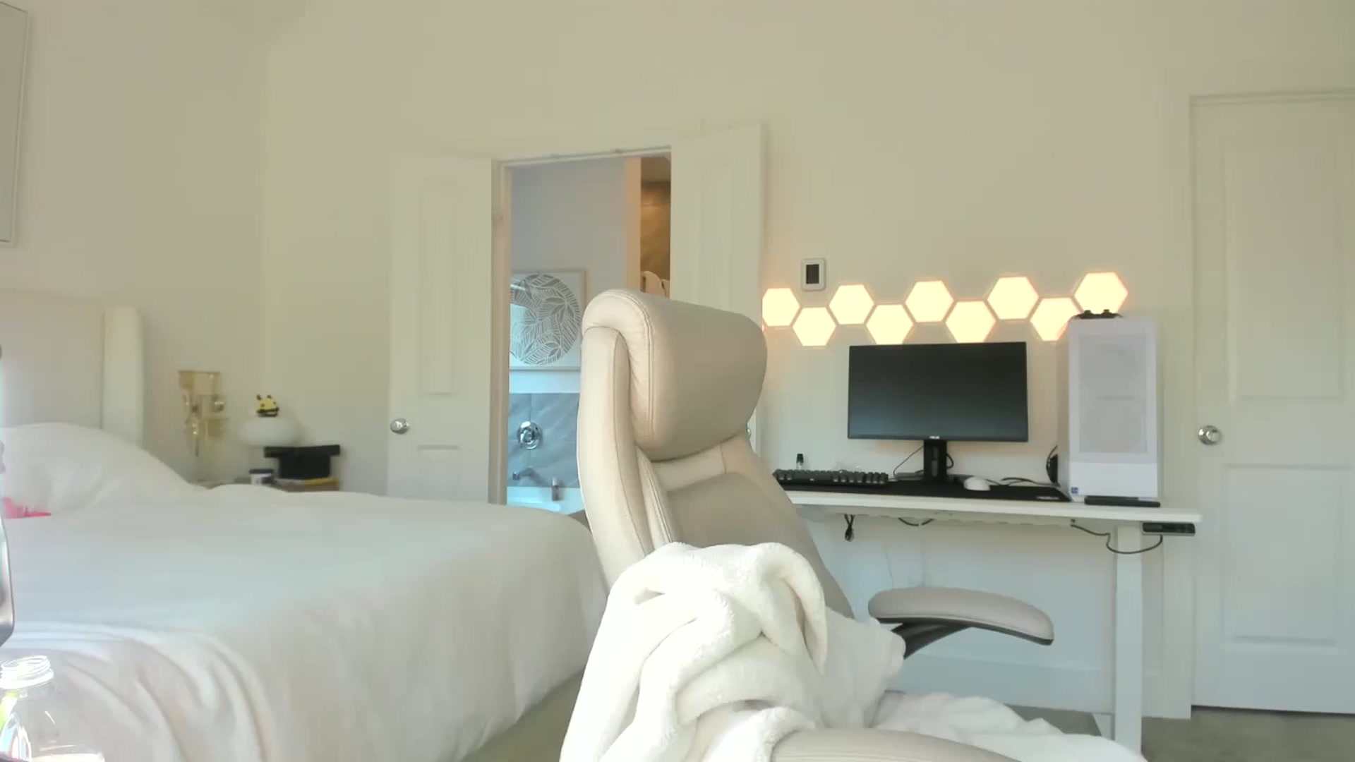 Gallery image thumbnail from skylerlo's myfreecams stream on, 10/08/2025, 22:42 image 18 of 20