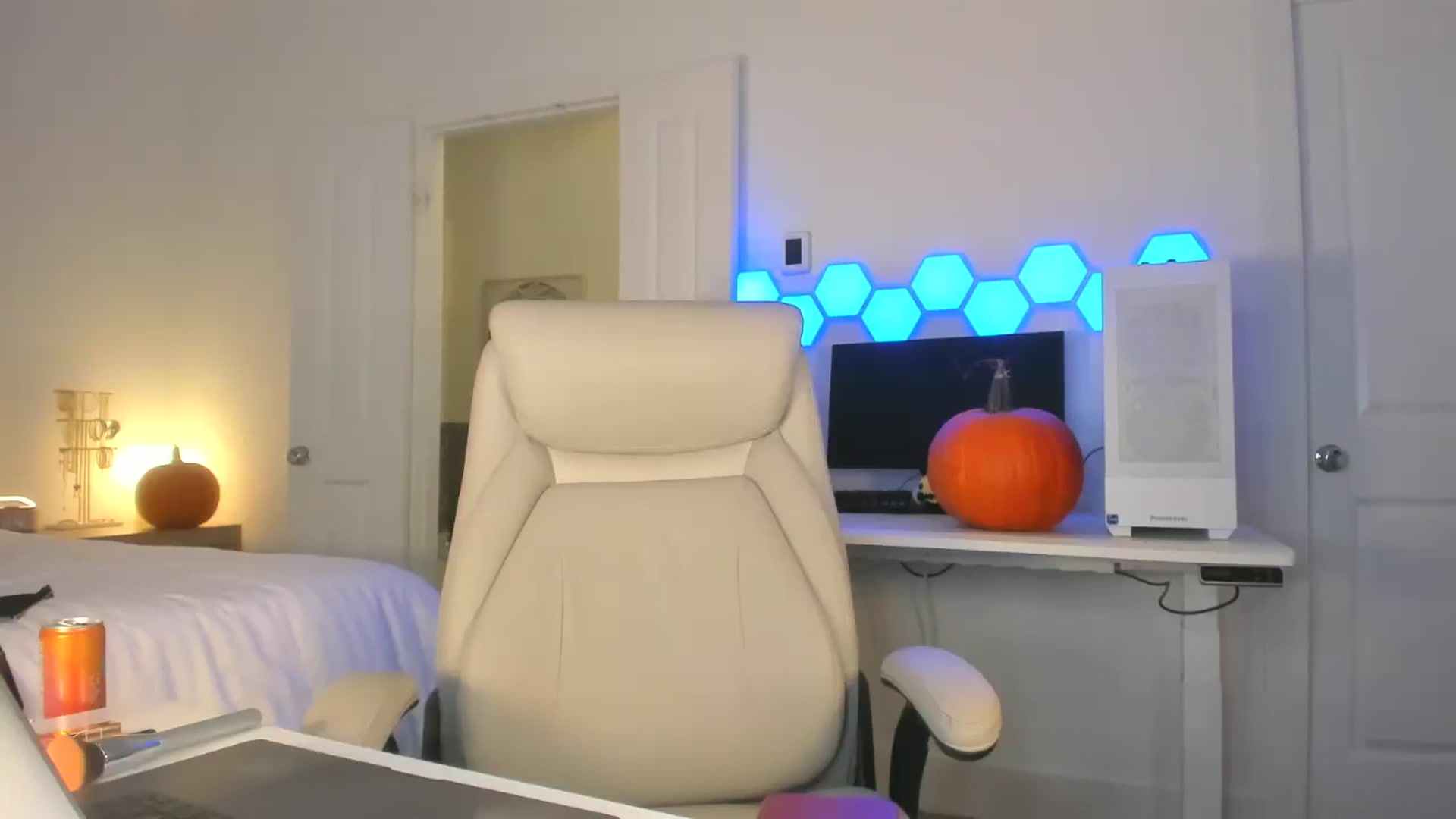 Gallery image thumbnail from skylerlo's myfreecams stream on, 10/19/2025, 03:14 image 9 of 20
