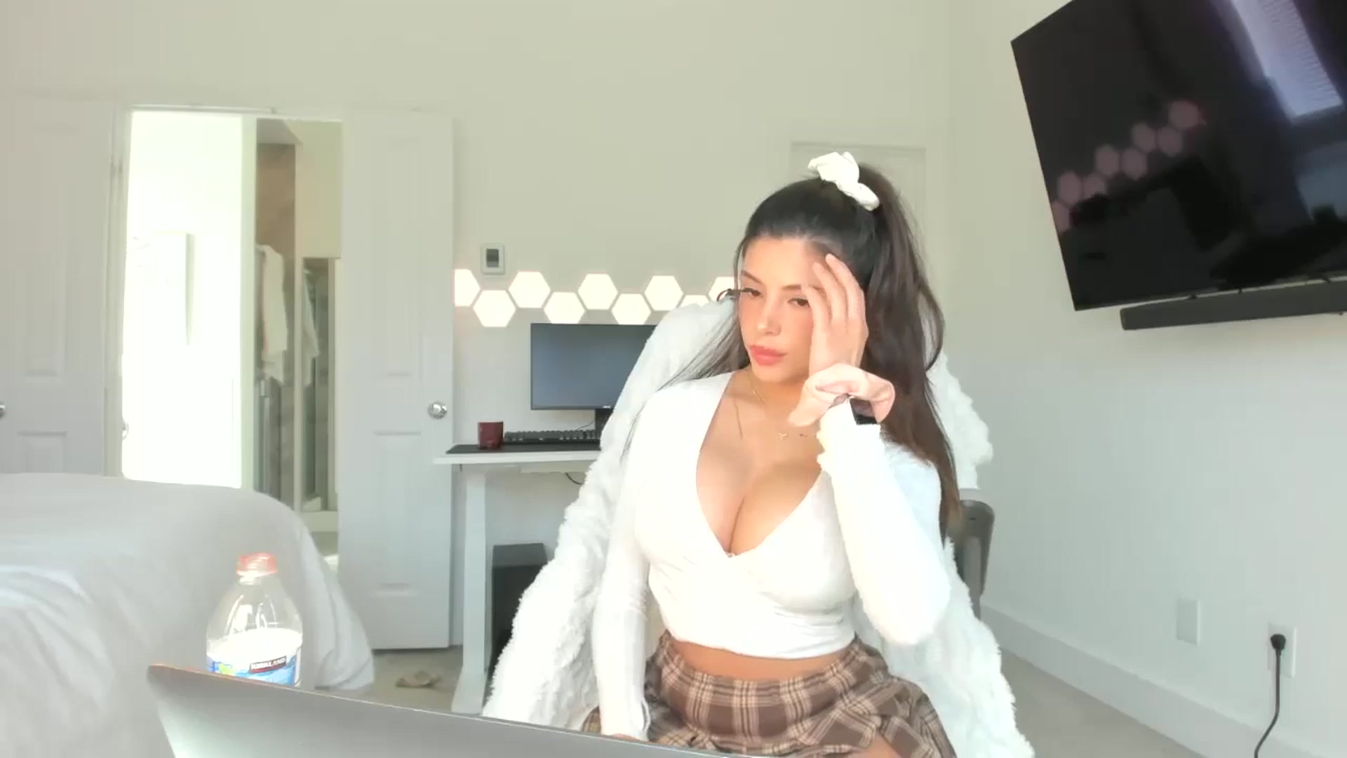 Gallery image thumbnail from skylerlo's myfreecams stream on, 03/03/2026, 22:04 image 13 of 20