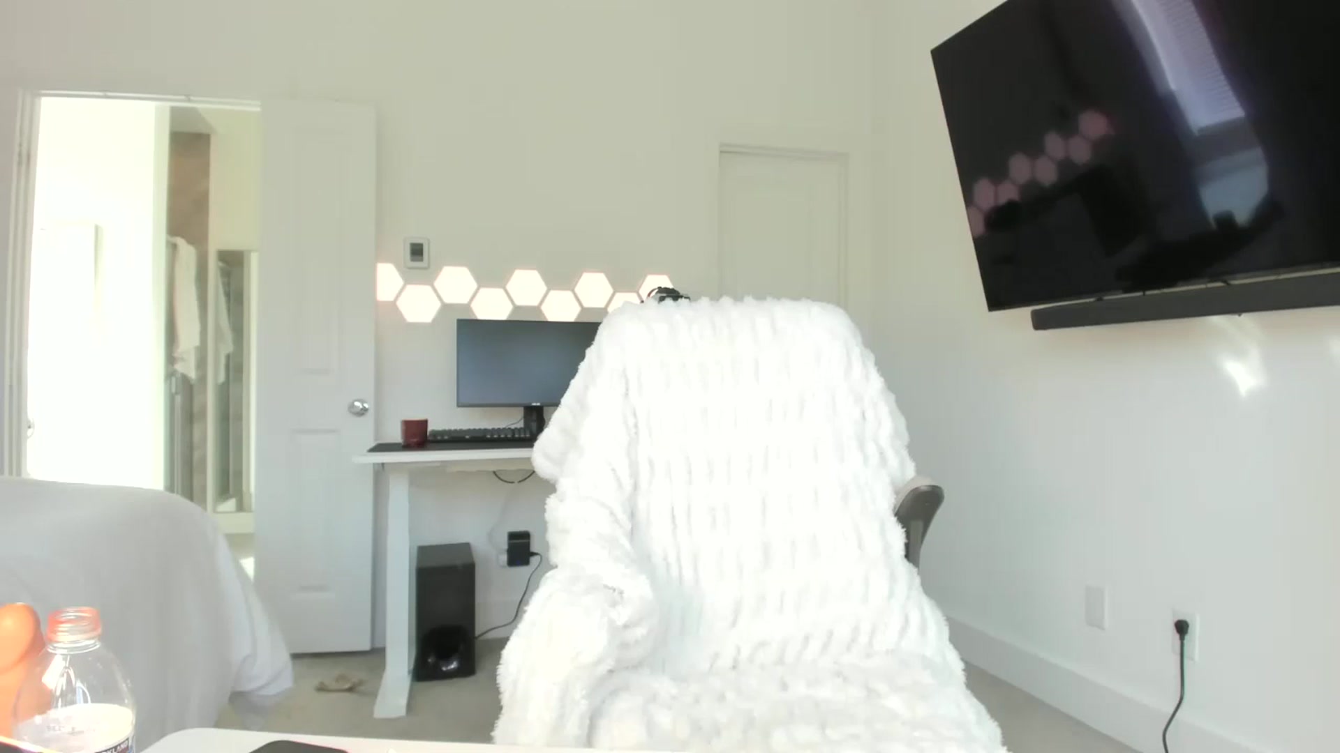 Gallery image thumbnail from skylerlo's myfreecams stream on, 03/03/2026, 22:04 image 18 of 20