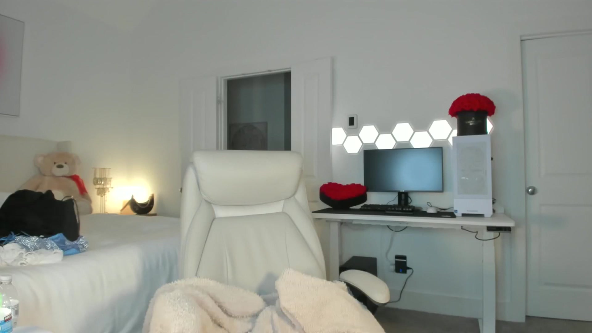 Gallery image thumbnail from skylerlo's myfreecams stream on, 03/07/2026, 08:06 image 6 of 20
