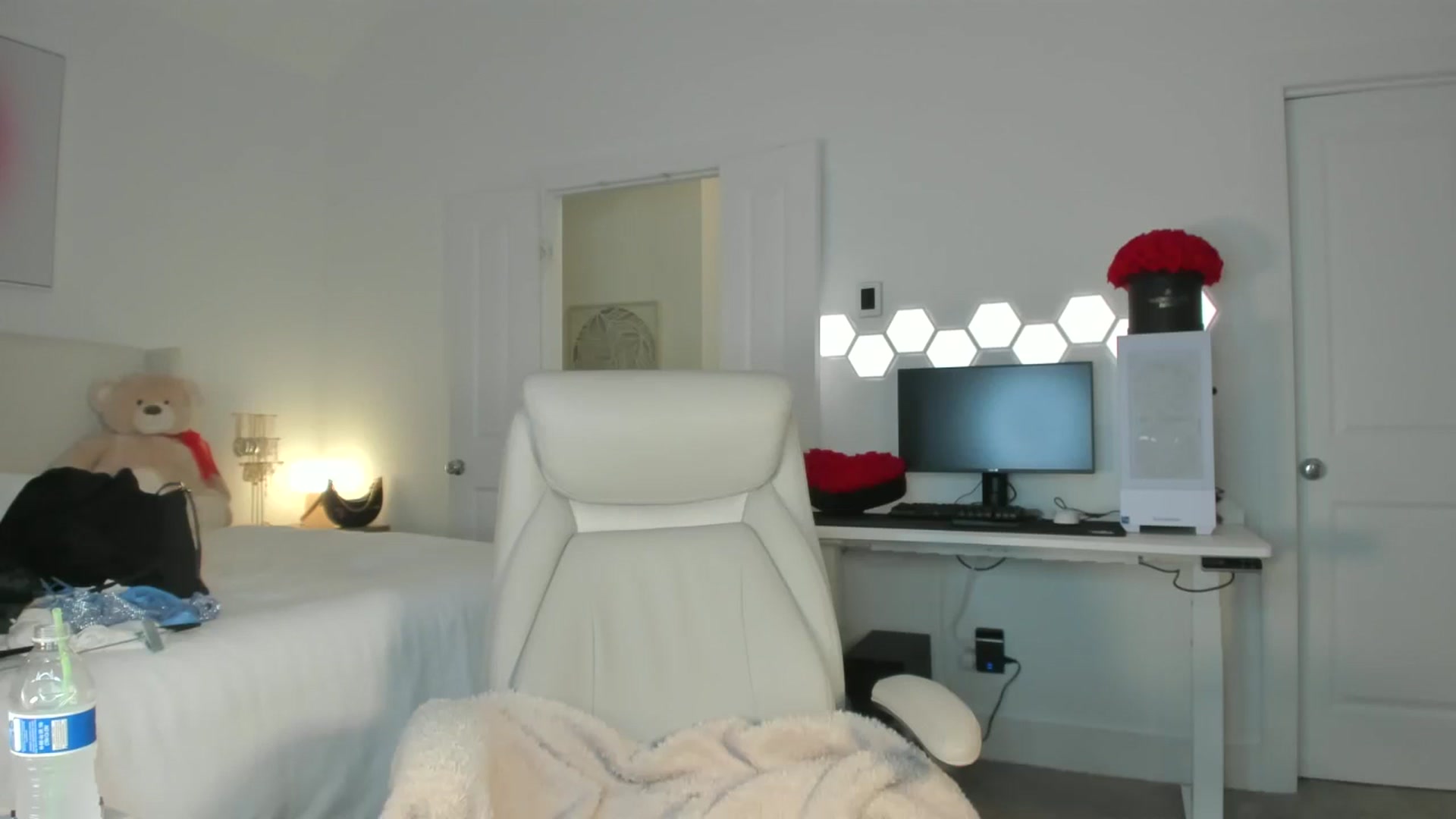 Gallery image thumbnail from skylerlo's myfreecams stream on, 03/07/2026, 08:06 image 13 of 20