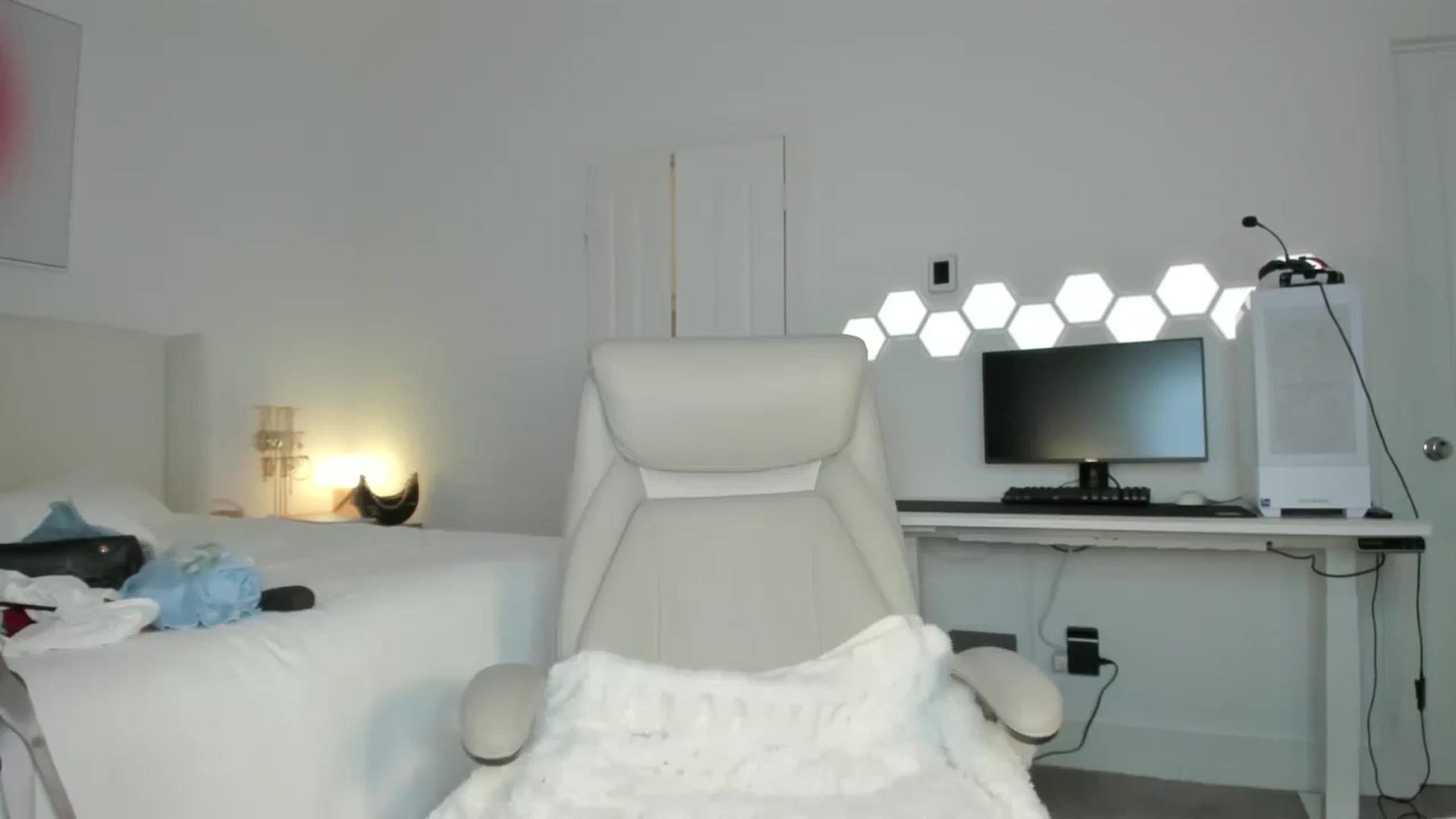 Gallery image thumbnail from skylerlo's myfreecams stream on, 03/20/2026, 05:16 image 9 of 20