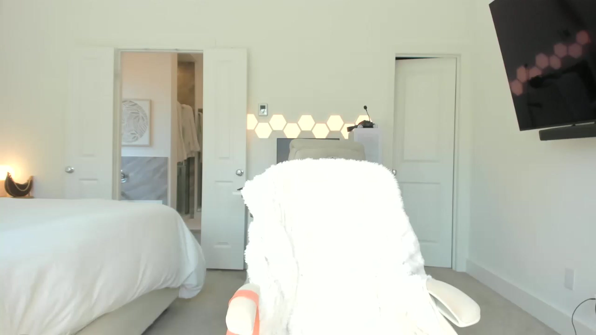 Gallery image thumbnail from skylerlo's myfreecams stream on, 03/26/2026, 21:04 image 3 of 20