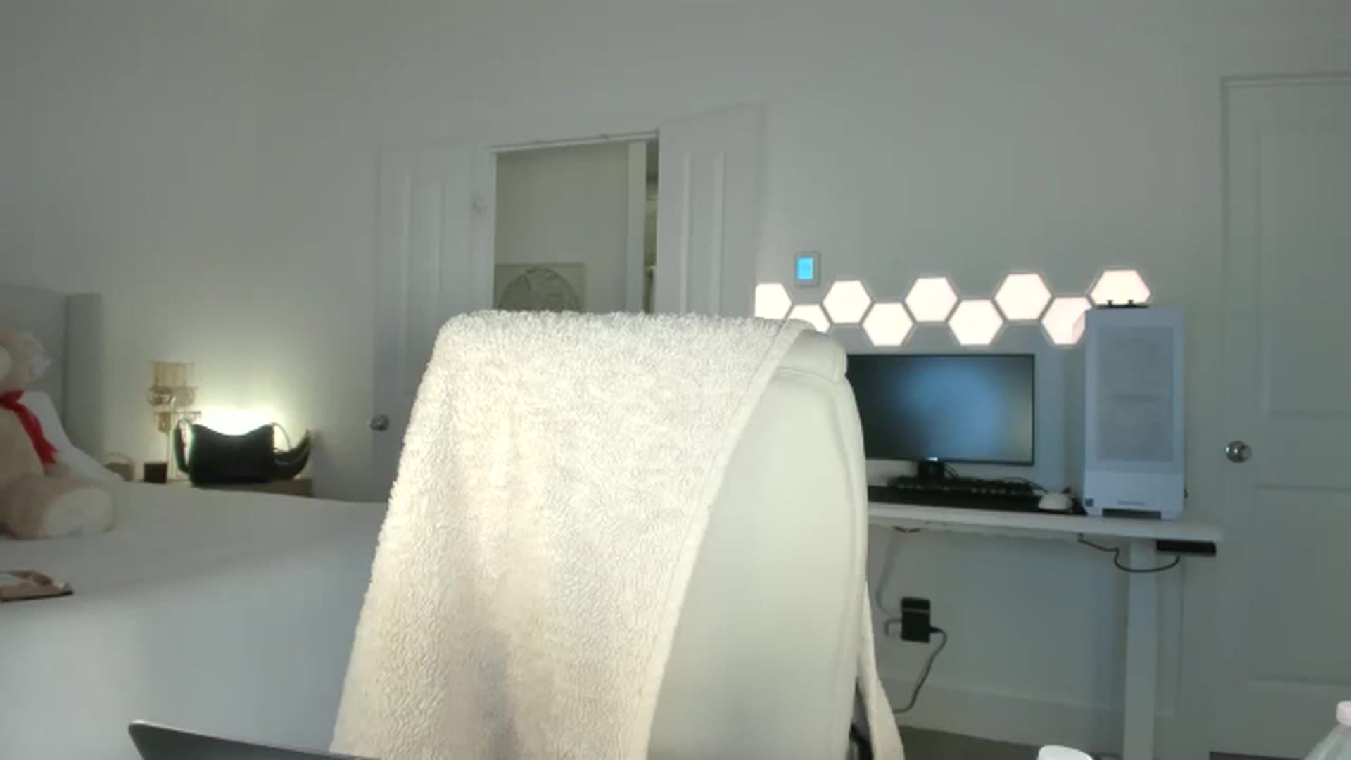 Gallery image thumbnail from skylerlo's myfreecams stream on, 03/31/2026, 05:08 image 11 of 20