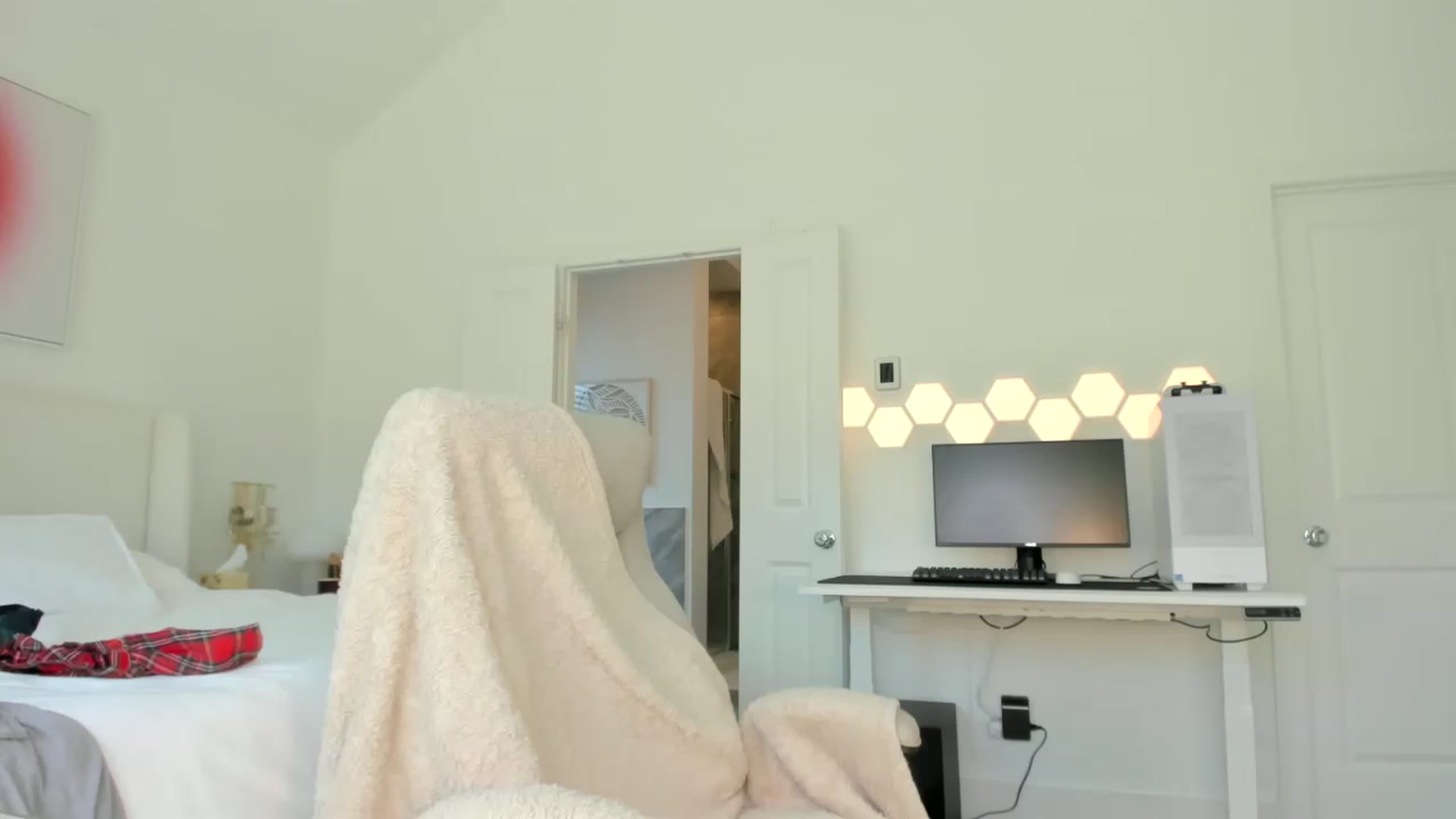 Gallery image thumbnail from skylerlo's myfreecams stream on, 04/06/2026, 21:04 image 7 of 20