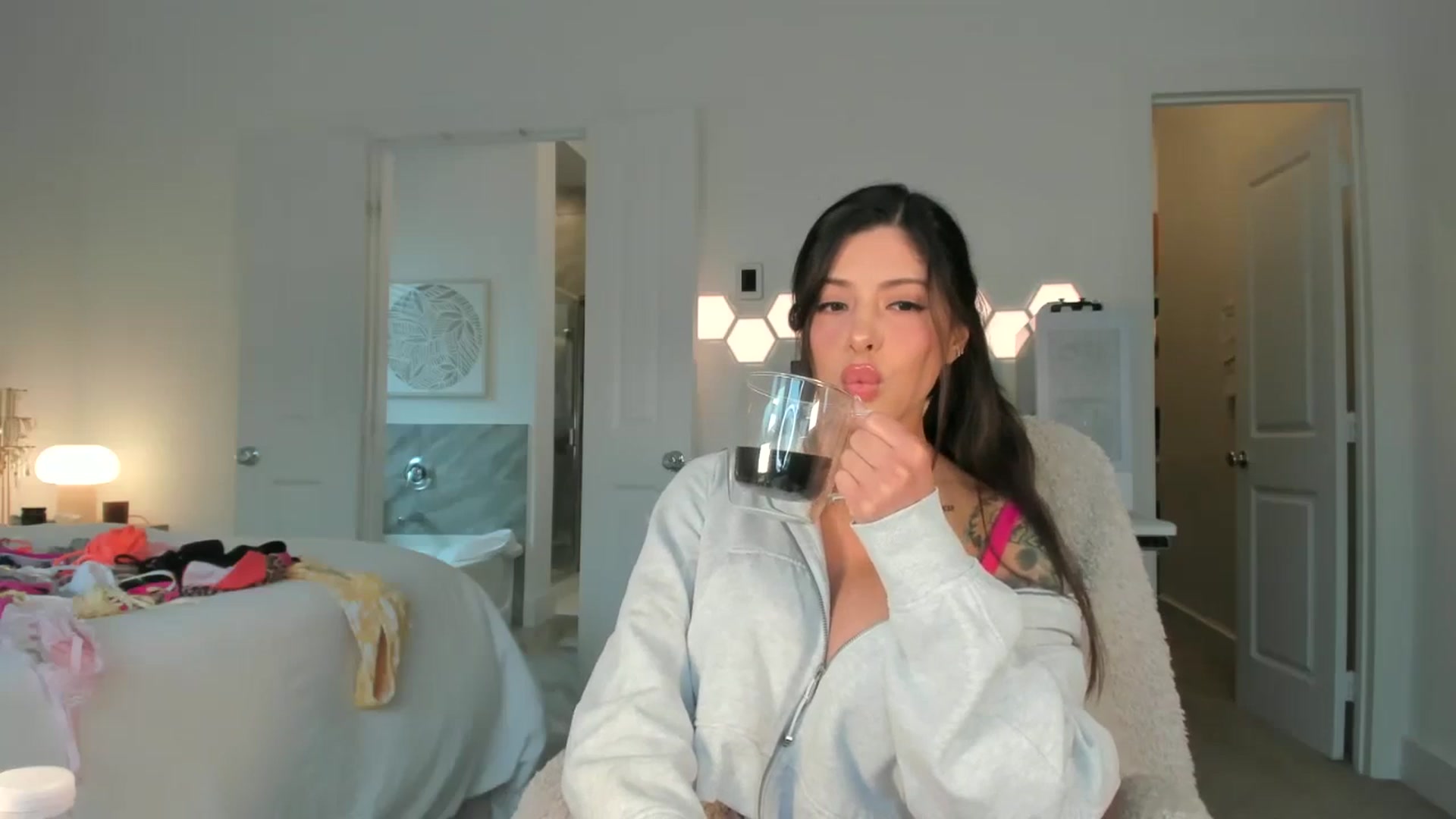 Gallery image thumbnail from skylerlo's myfreecams stream on, 04/21/2026, 21:04 image 4 of 20
