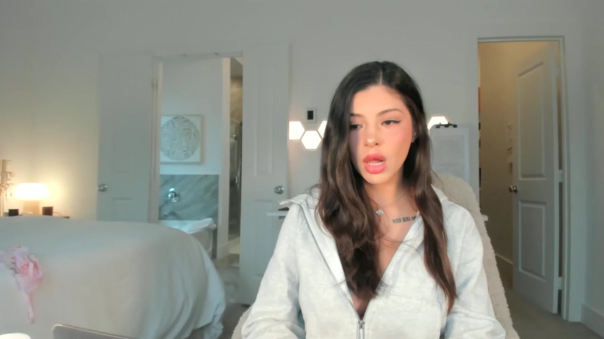 Gallery image thumbnail from skylerlo's myfreecams stream on, 04/21/2026, 21:04 image 1 of 20