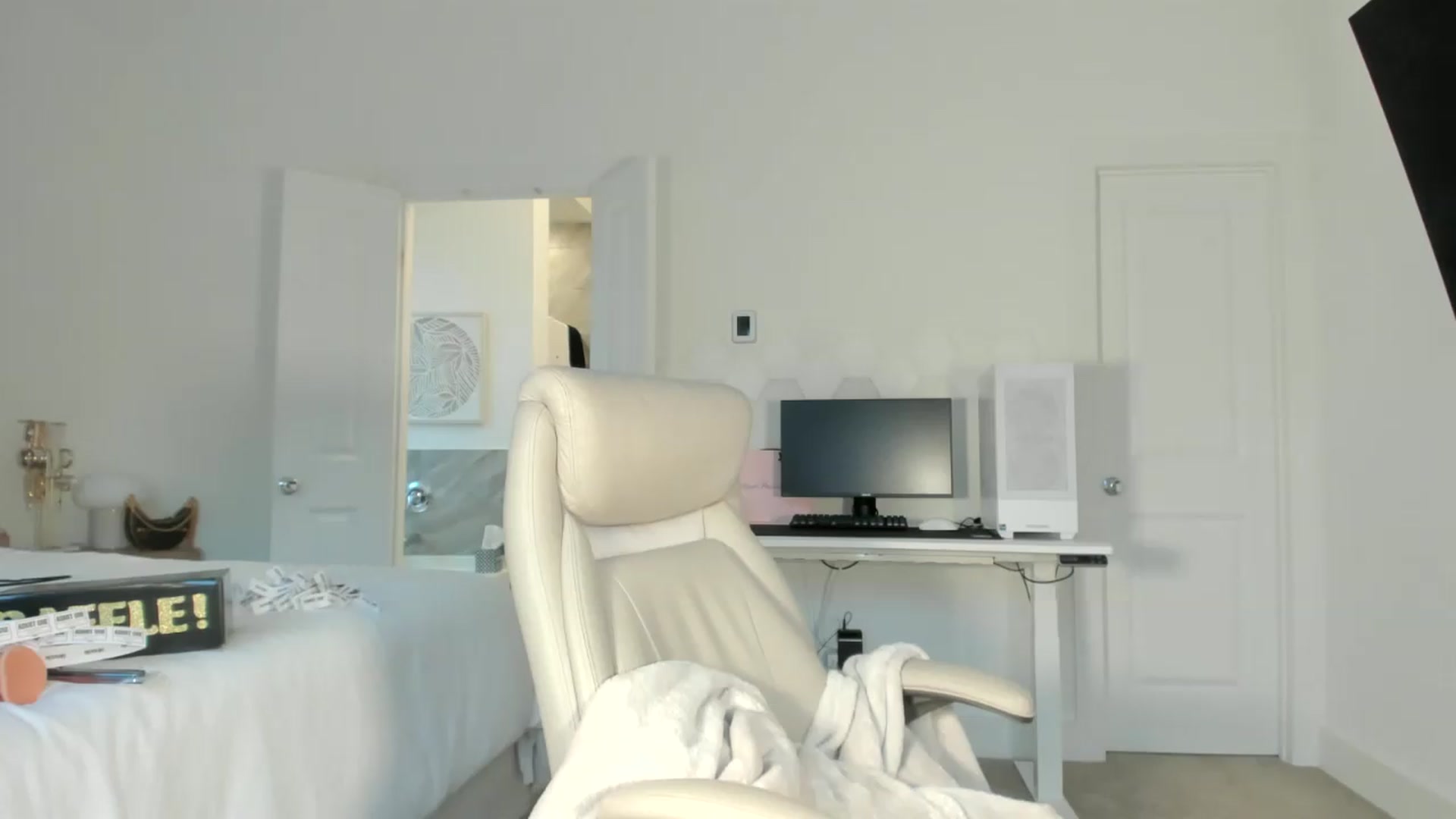 Gallery image thumbnail from skylerlo's myfreecams stream on, 05/16/2026, 01:32 image 10 of 20