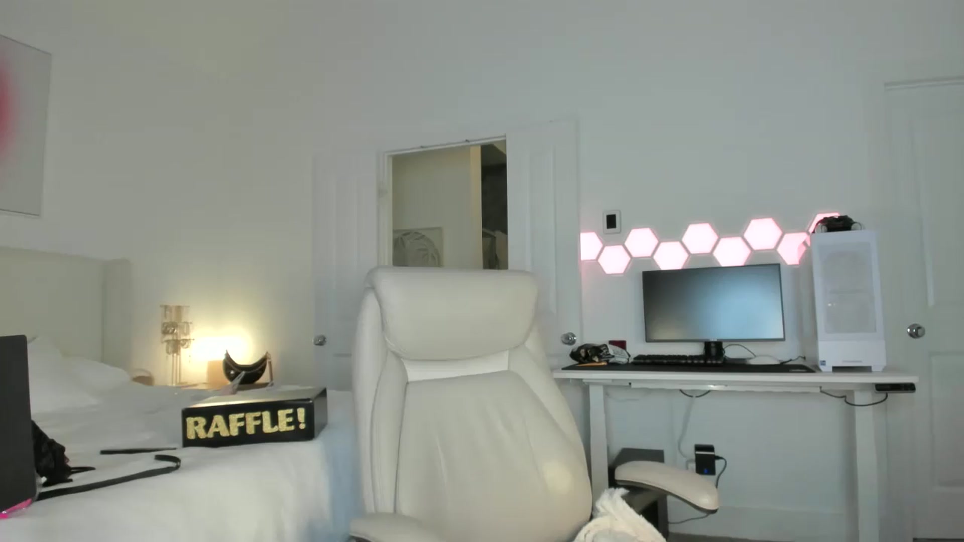 Gallery image thumbnail from skylerlo's myfreecams stream on, 06/12/2026, 03:27 image 11 of 20