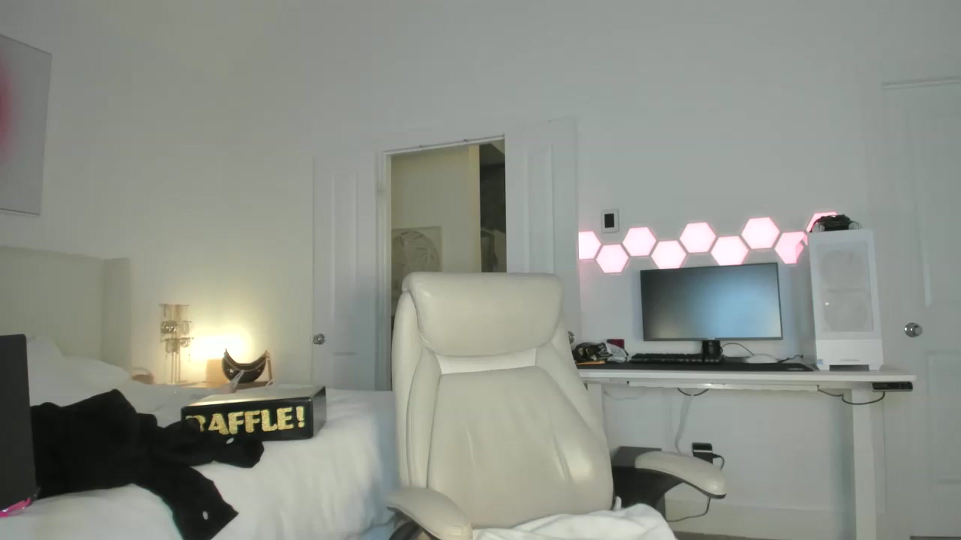 Gallery image thumbnail from skylerlo's myfreecams stream on, 06/12/2026, 03:27 image 15 of 20