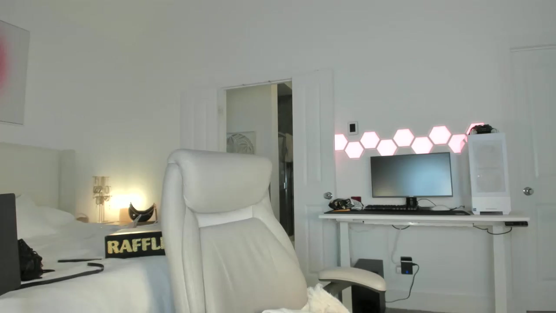 Gallery image thumbnail from skylerlo's myfreecams stream on, 06/12/2026, 03:27 image 10 of 20